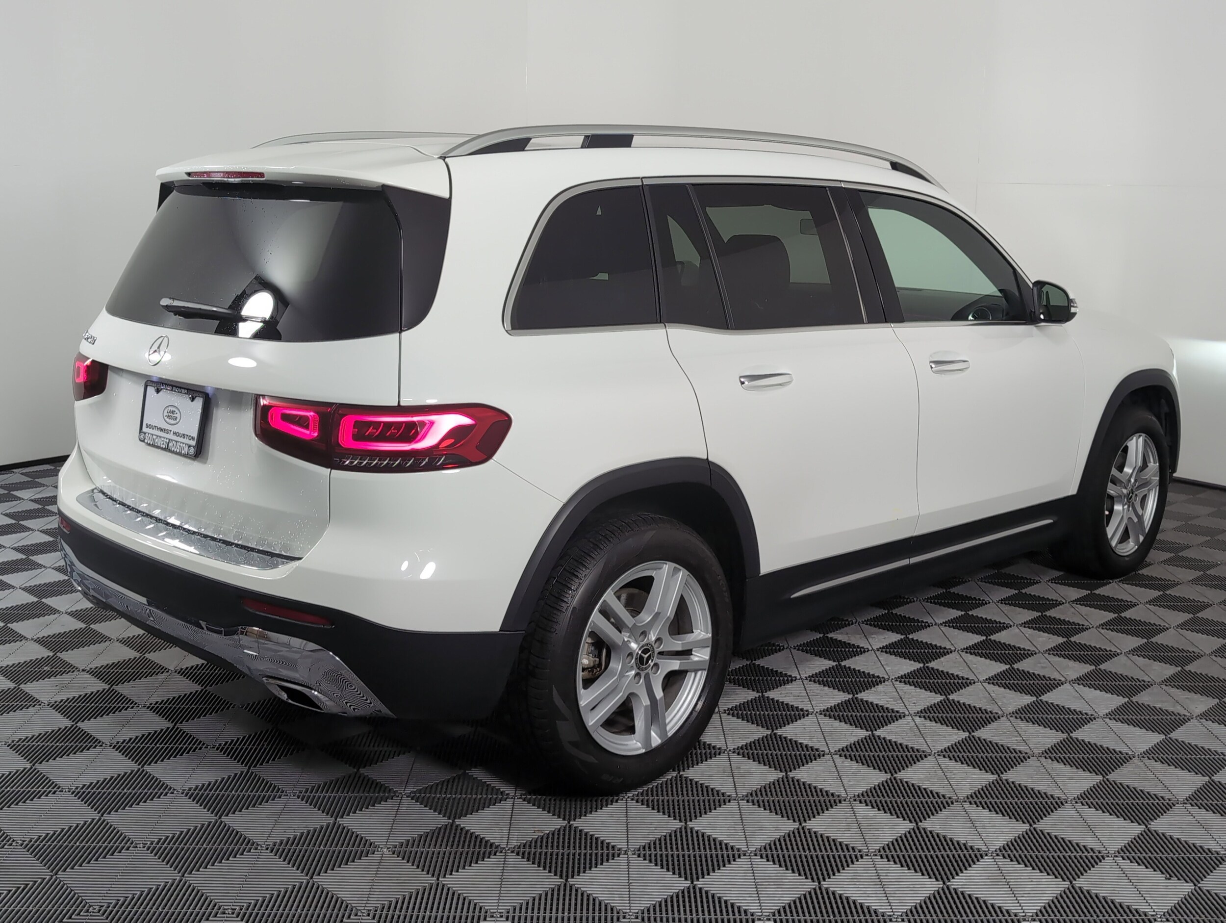 2023 Mercedes Benz GLB 250 photo 2