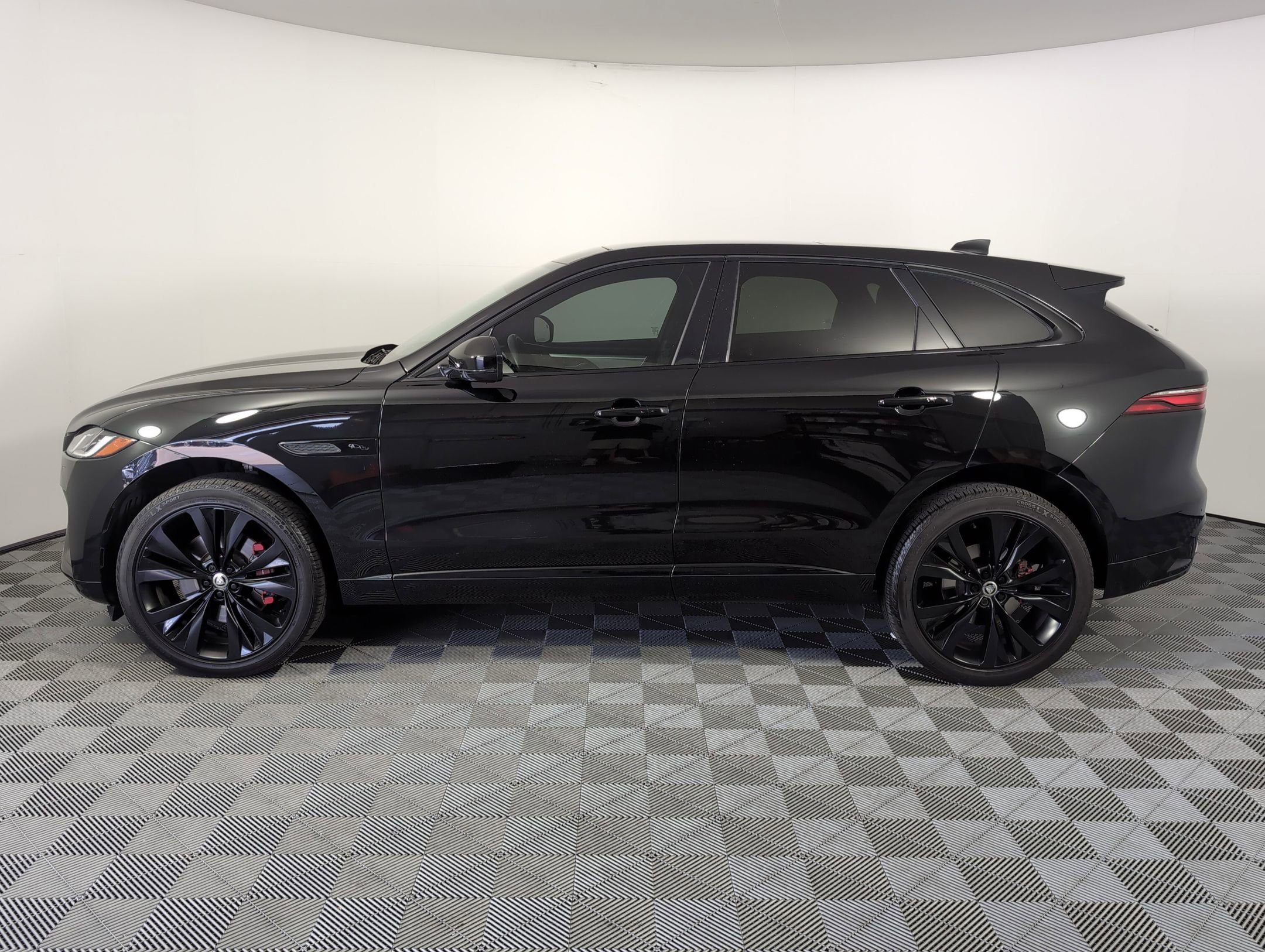 2024 Jaguar F-PACE P400 R-Dynamic S photo 2
