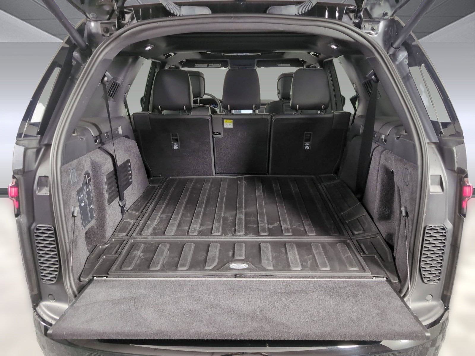 2025 Land Rover Discovery Dynamic SE - Photo 29