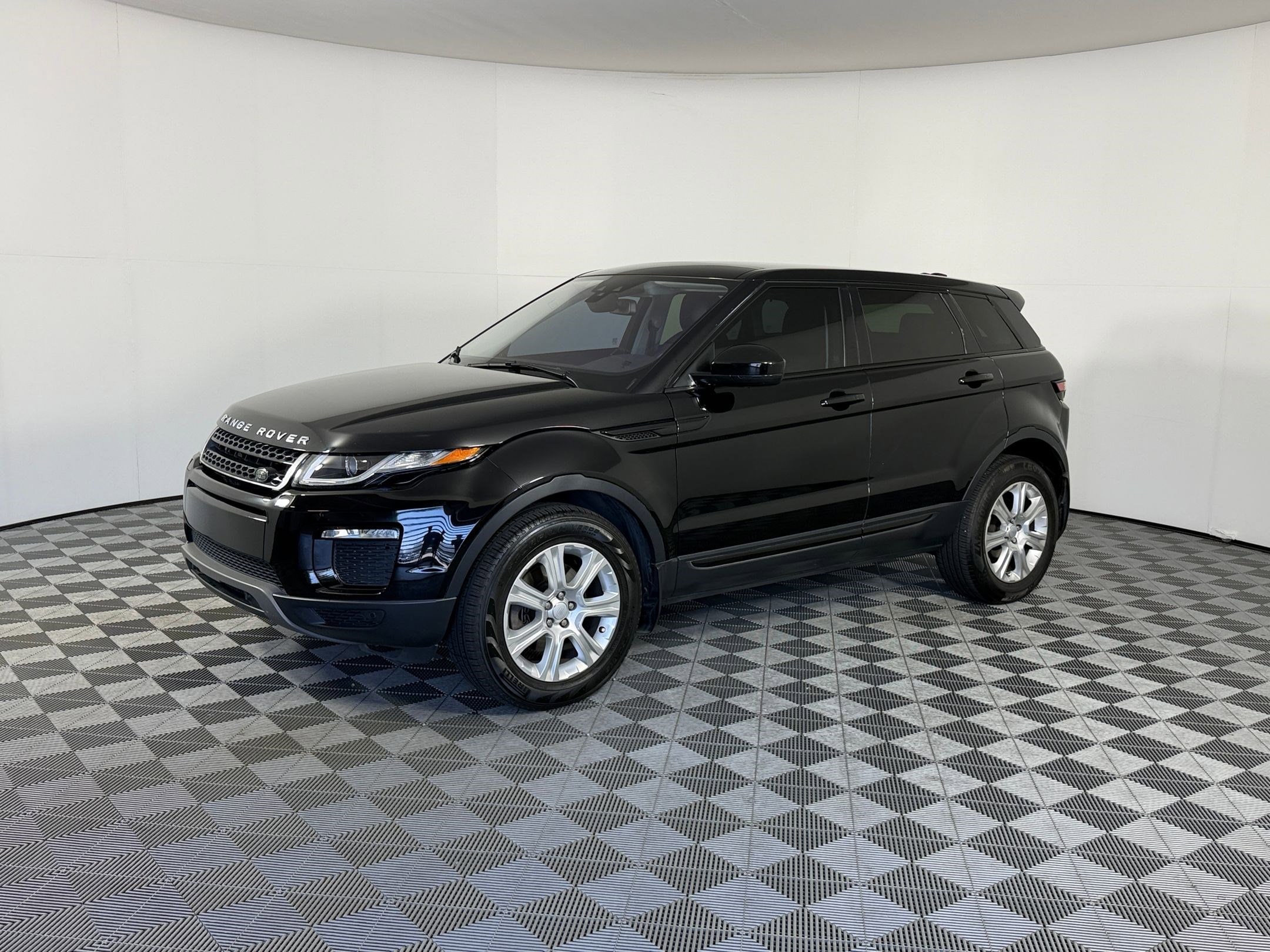 2018 Land Rover Range Rover Evoque SE Premium's photo