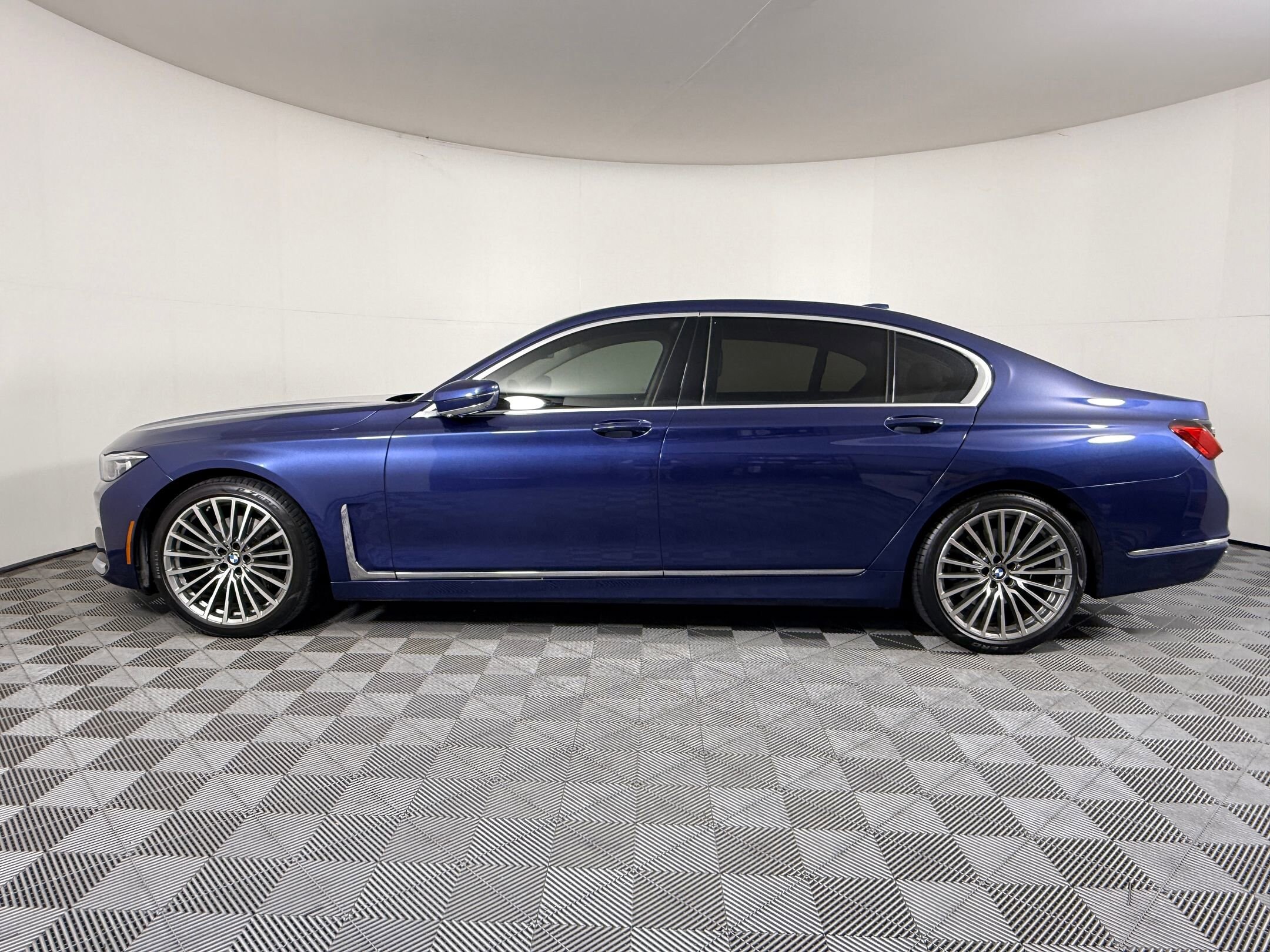 2022 Bmw 740Li 7-Series photo 2