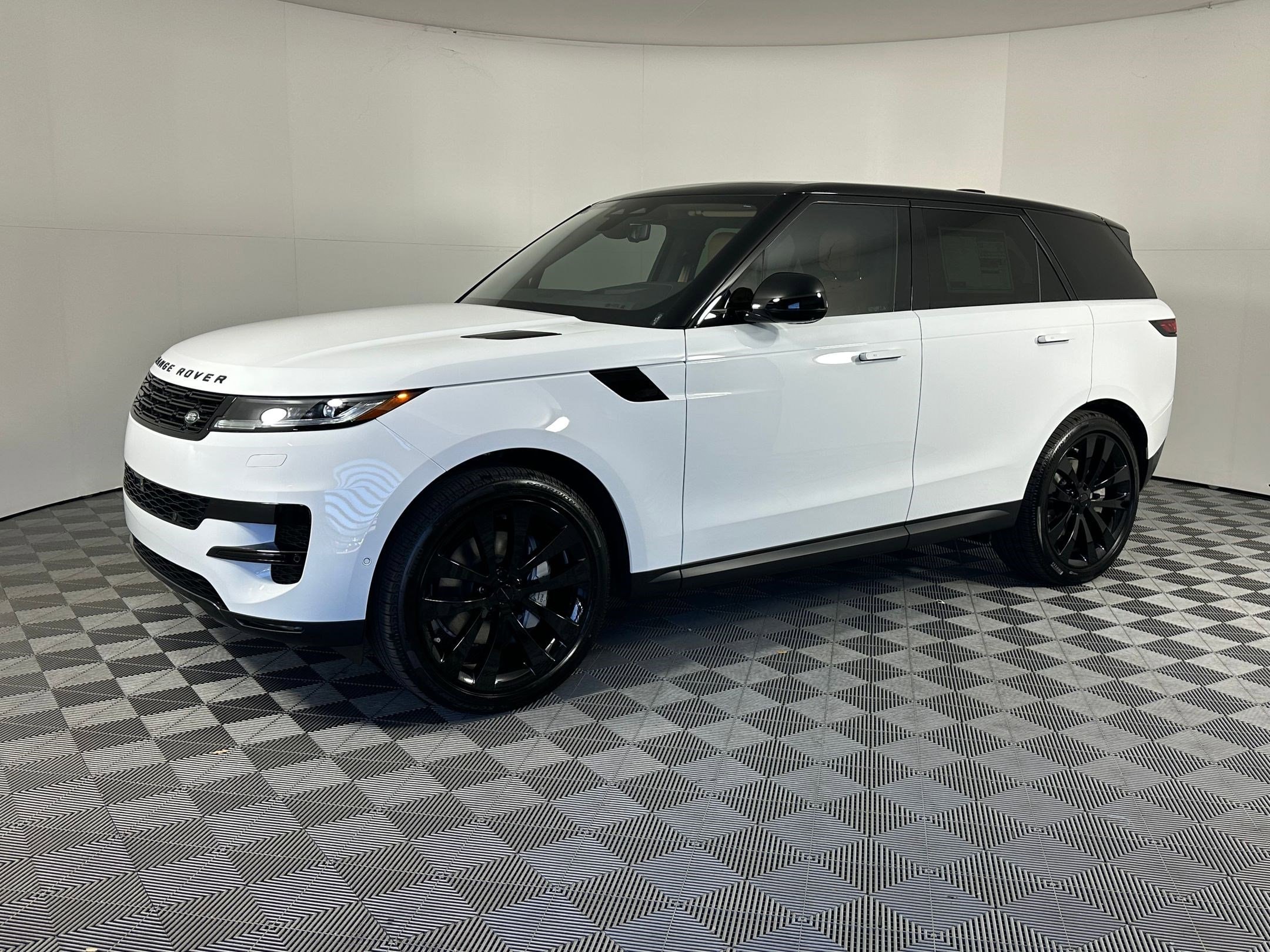 2026 Land Rover Range Rover Sport SE's photo
