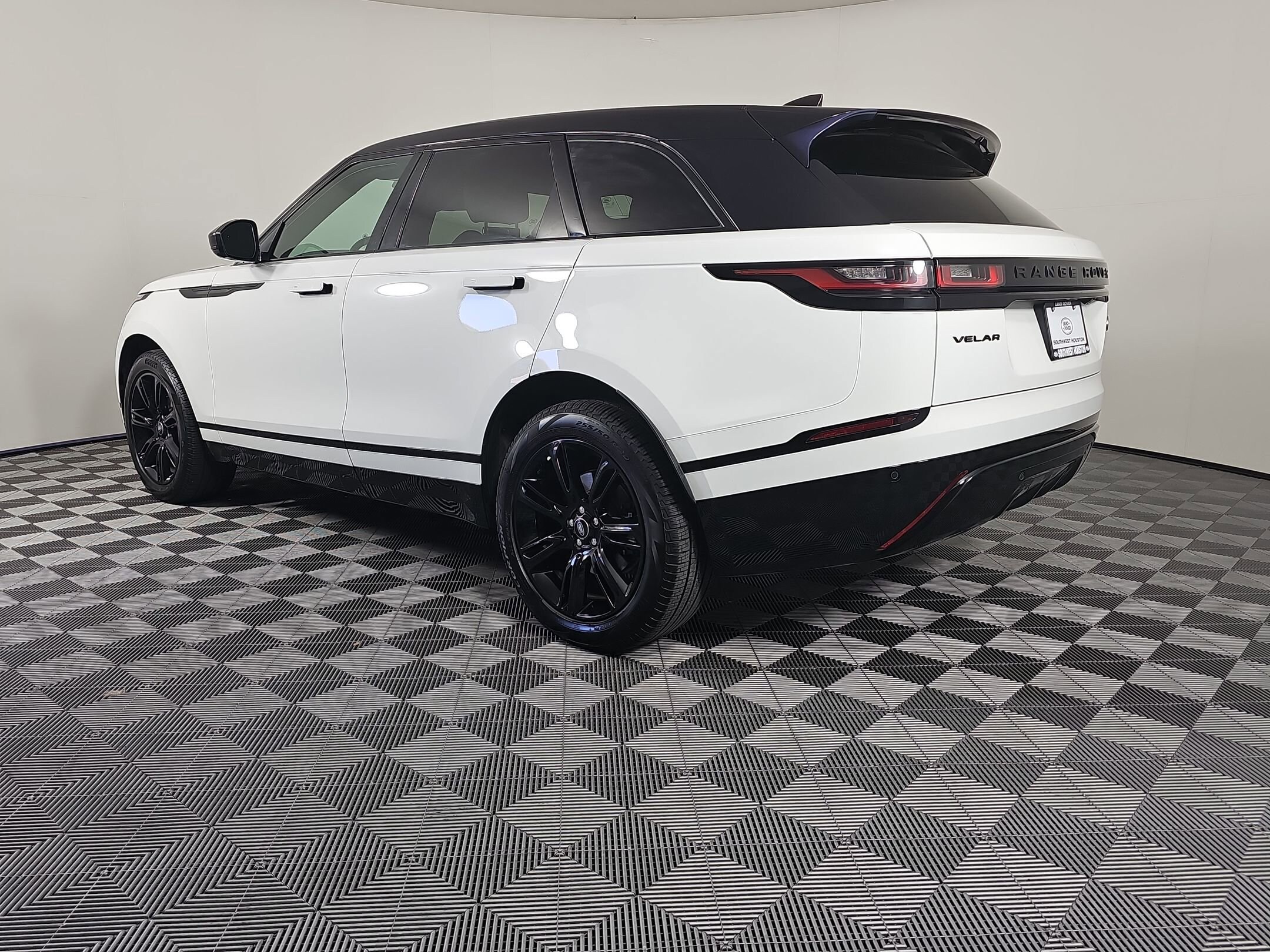 2022 Land Rover Range Rover Velar R-Dynamic S photo 2