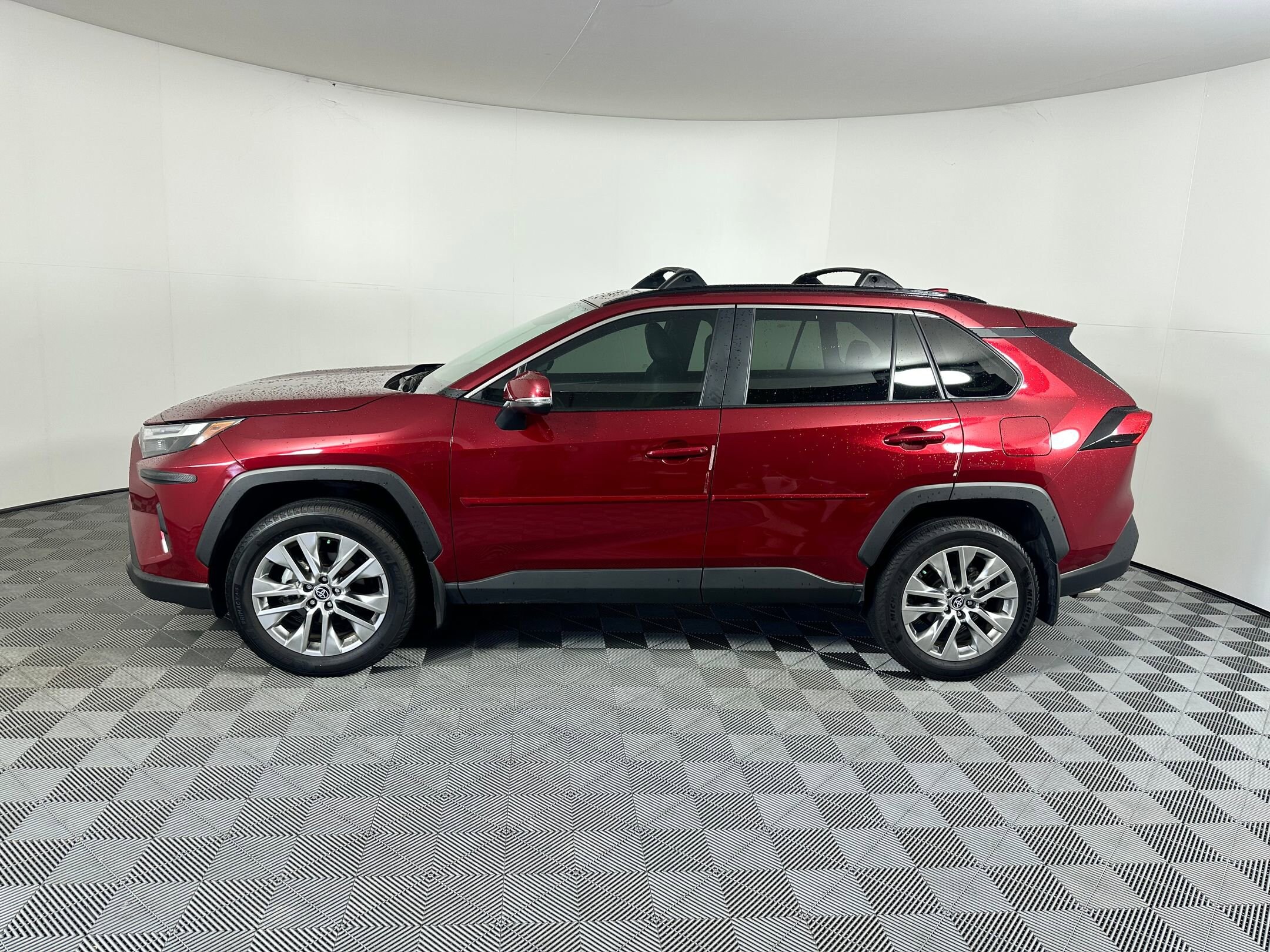 2023 Toyota RAV4 XLE Premium photo 2