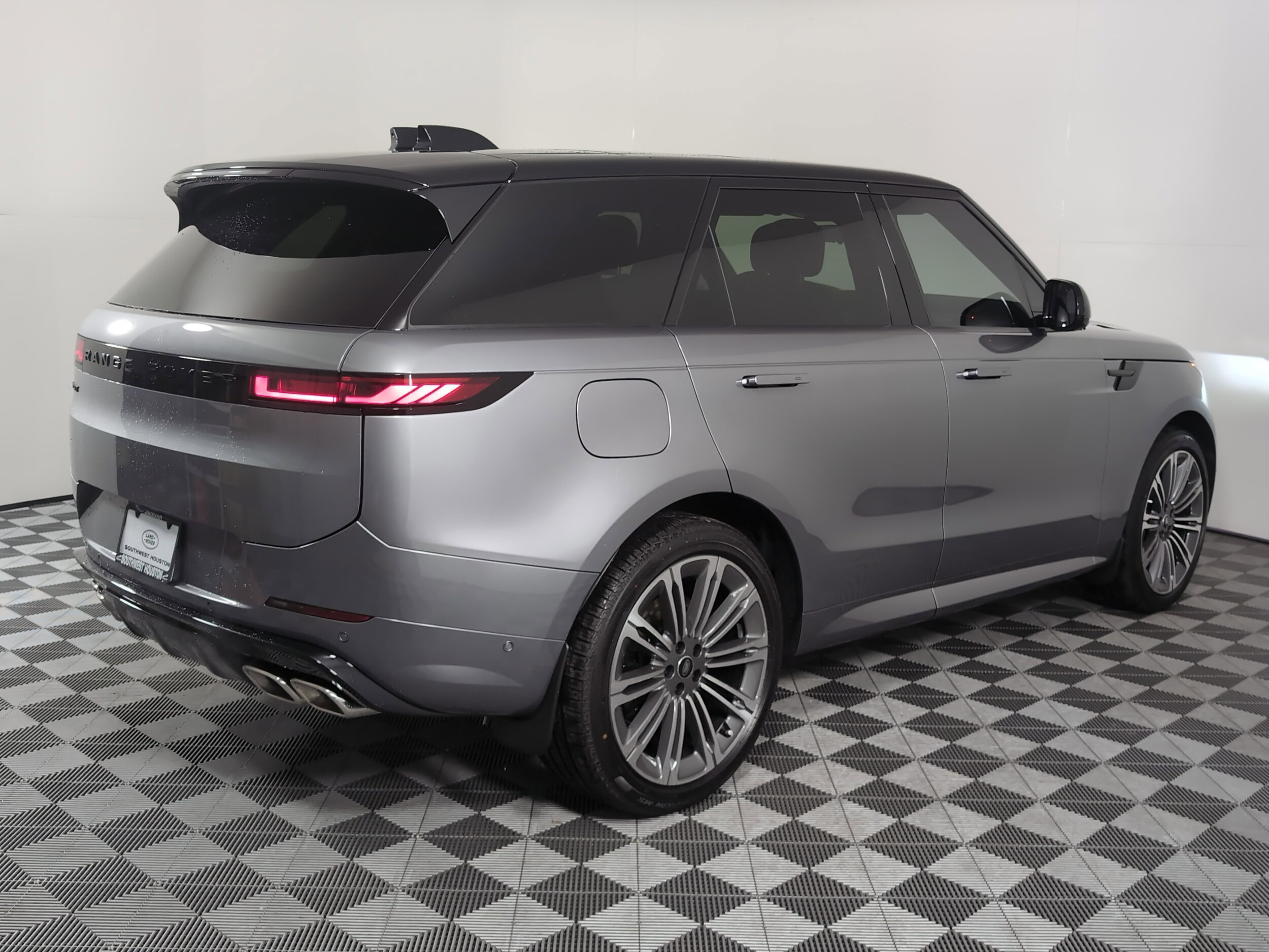 2025 Land Rover Range Rover Sport P530 Dynamic SE photo 2