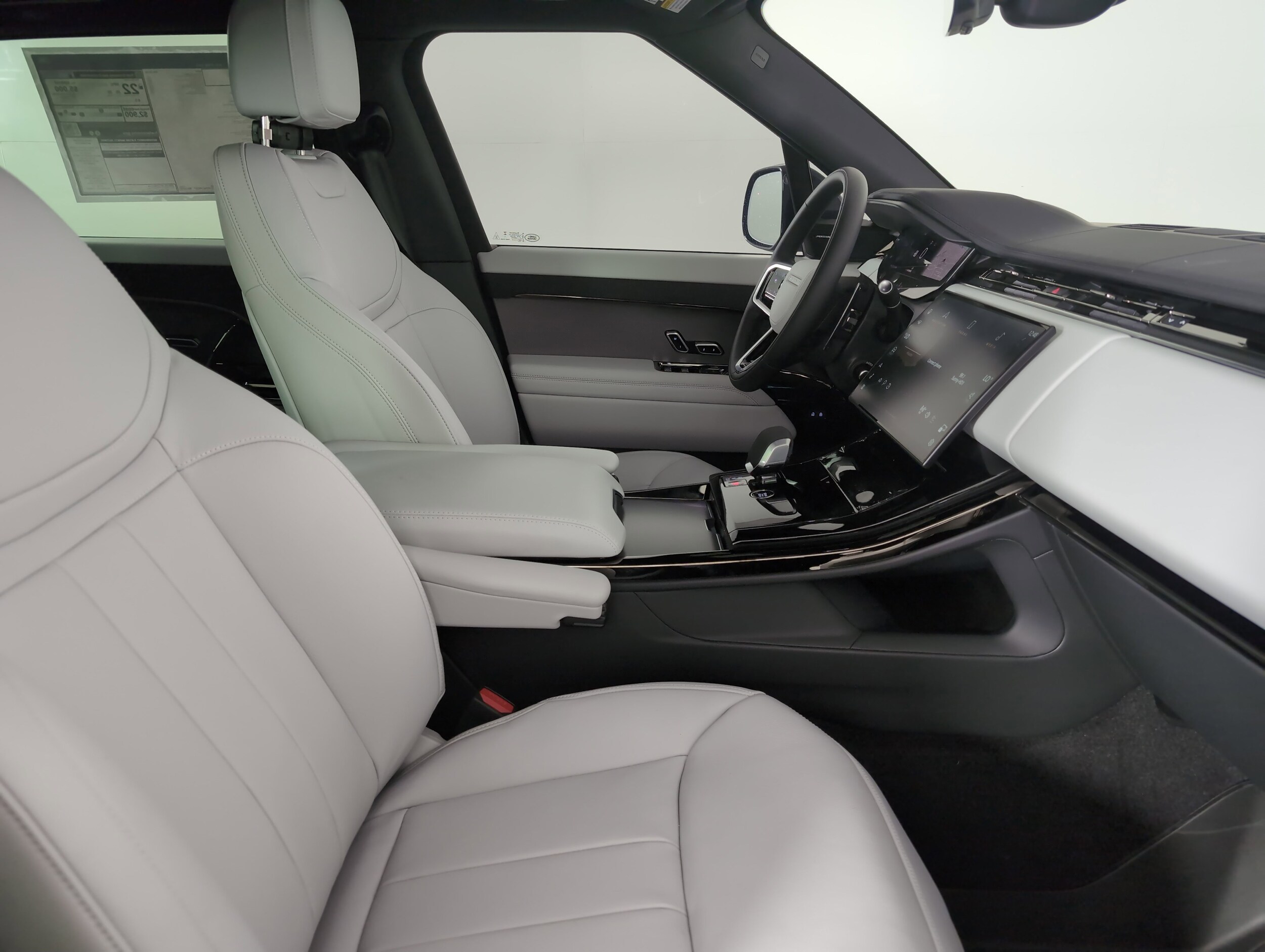 2025 Land Rover Range Rover Sport P360 S photo 3