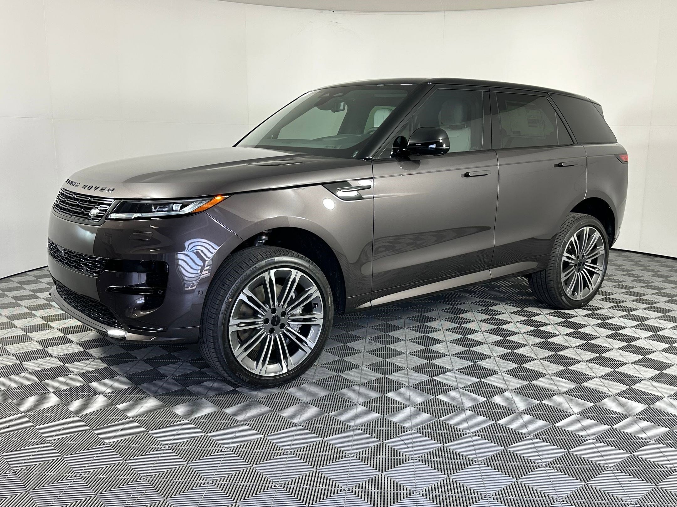 2026 Land Rover Range Rover Sport Dynamic SE's photo