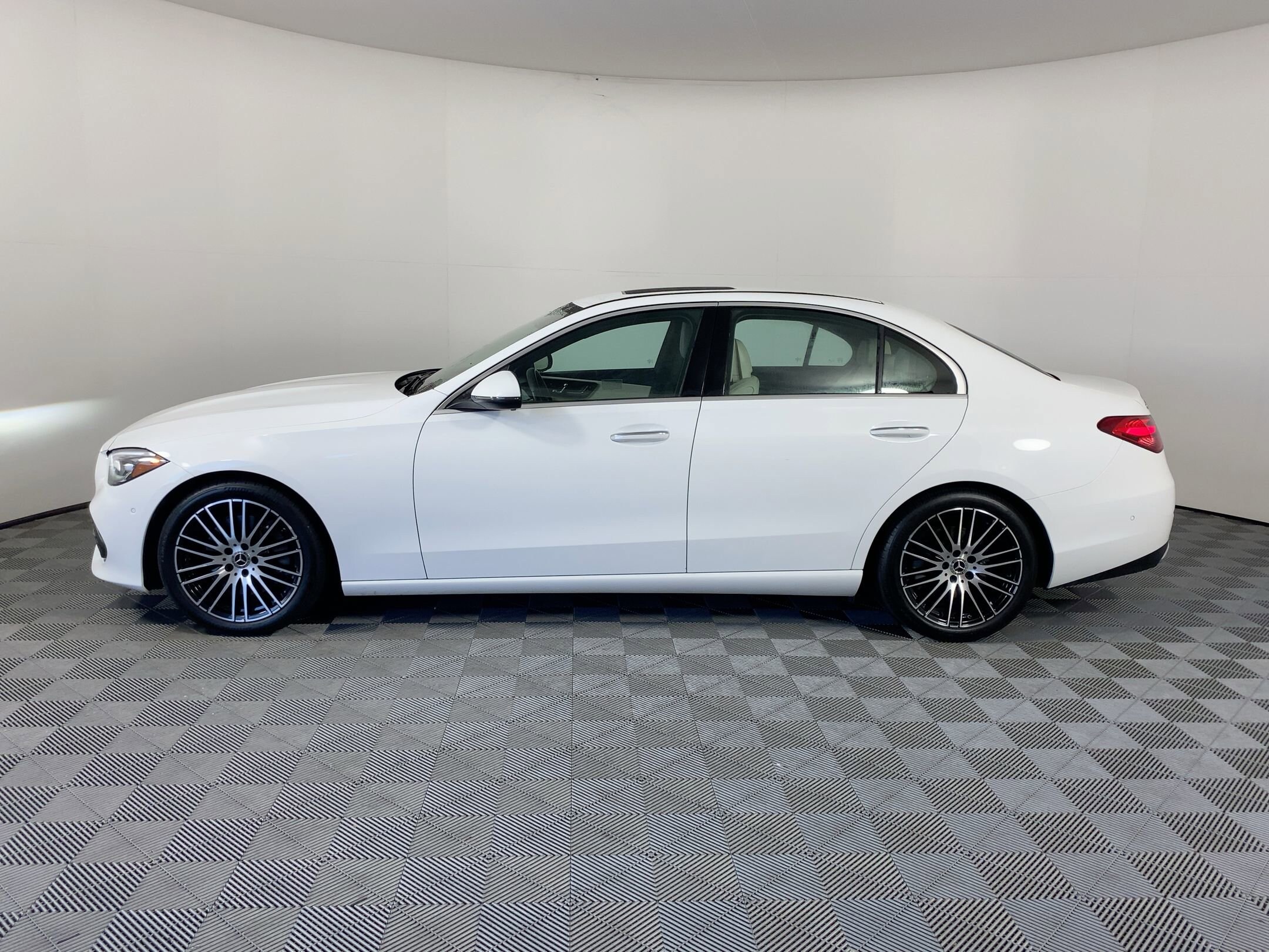 2024 Mercedes Benz C 300 photo 2