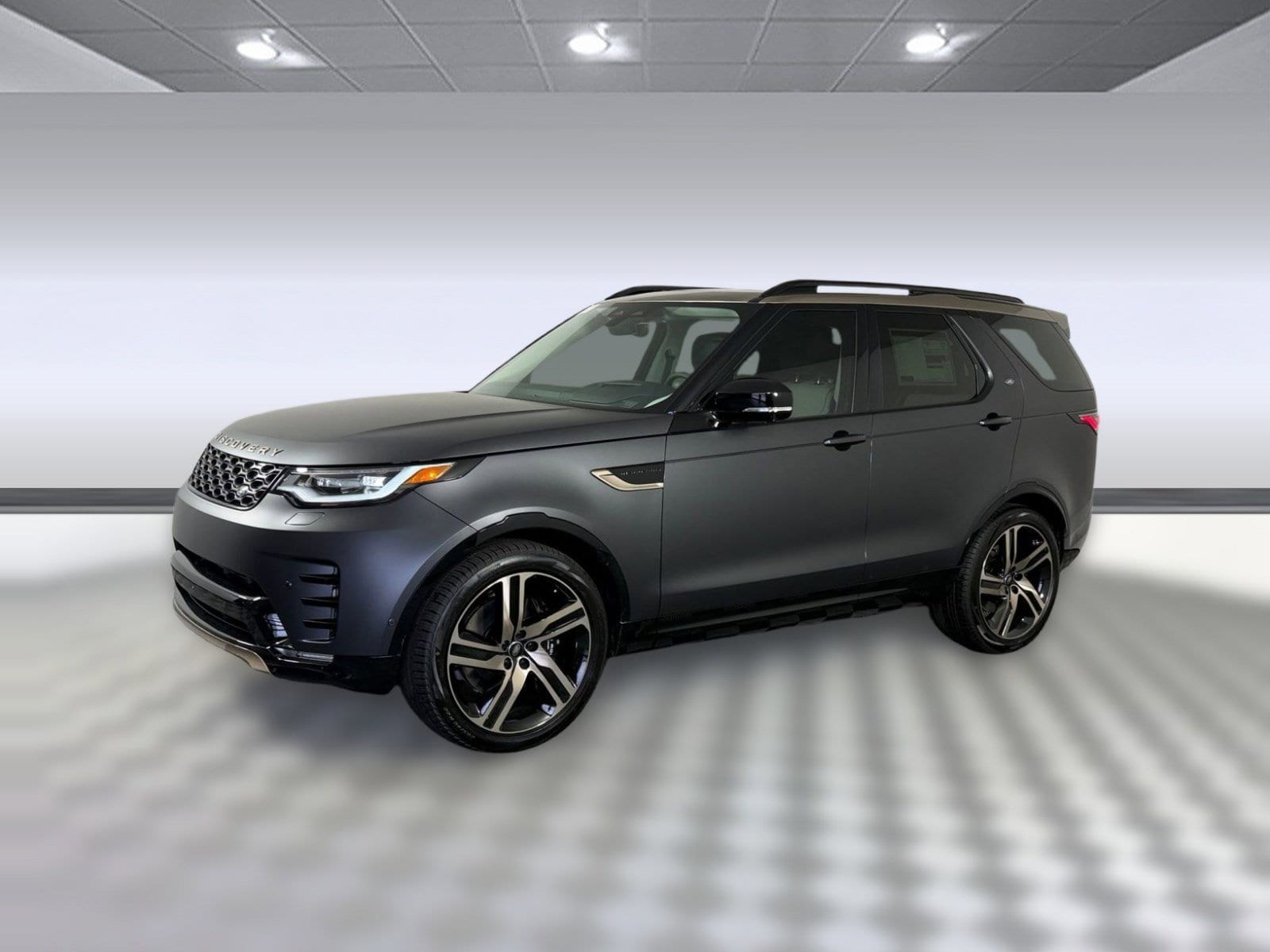 2026 Land Rover Discovery P360 Tempest Edition's photo