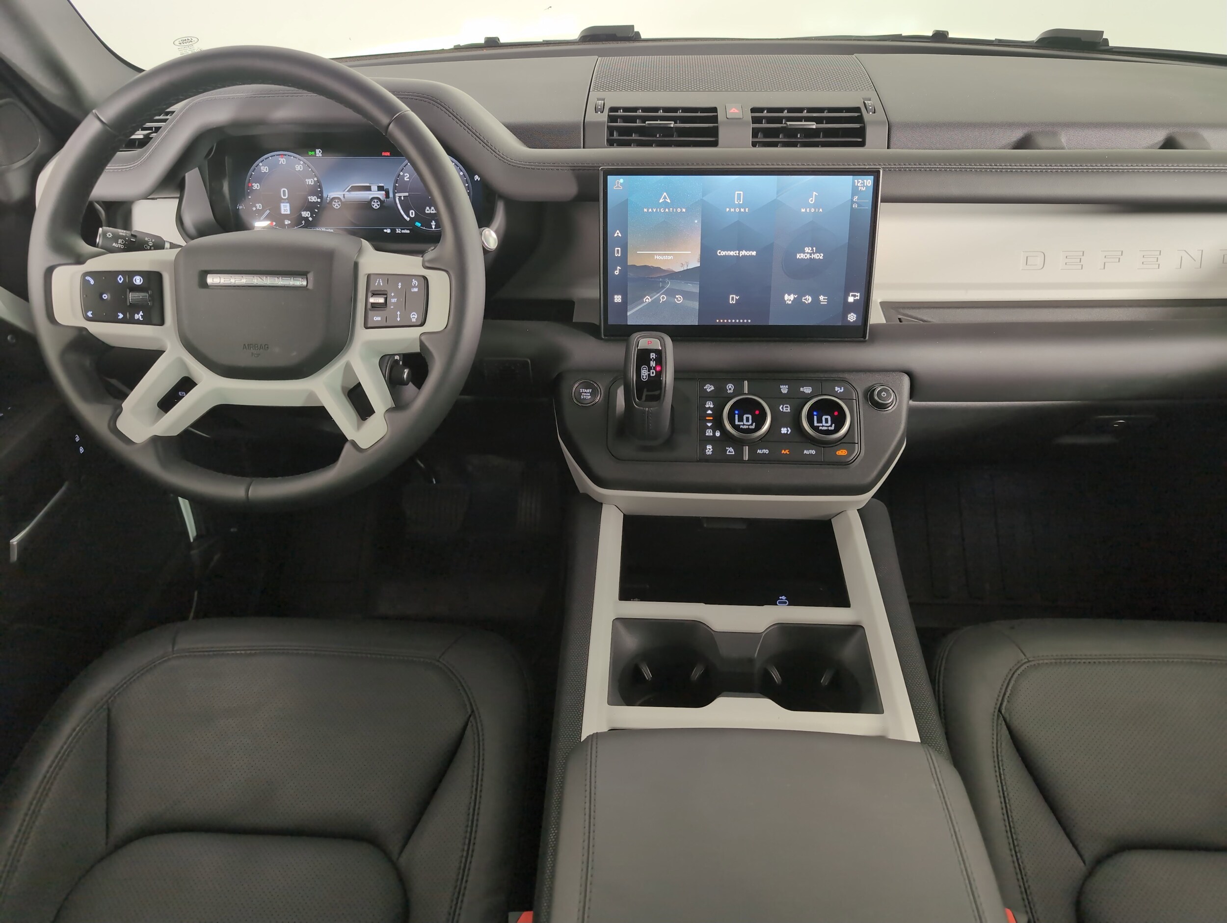 2025 Land Rover Defender S photo 4