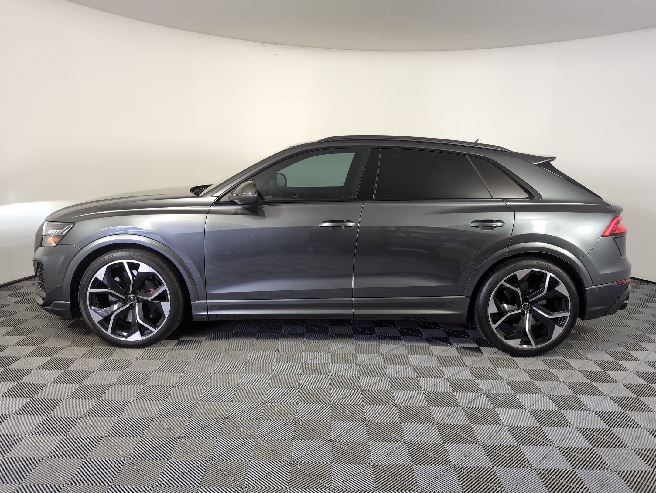 2023 Audi RS Q8 photo 2