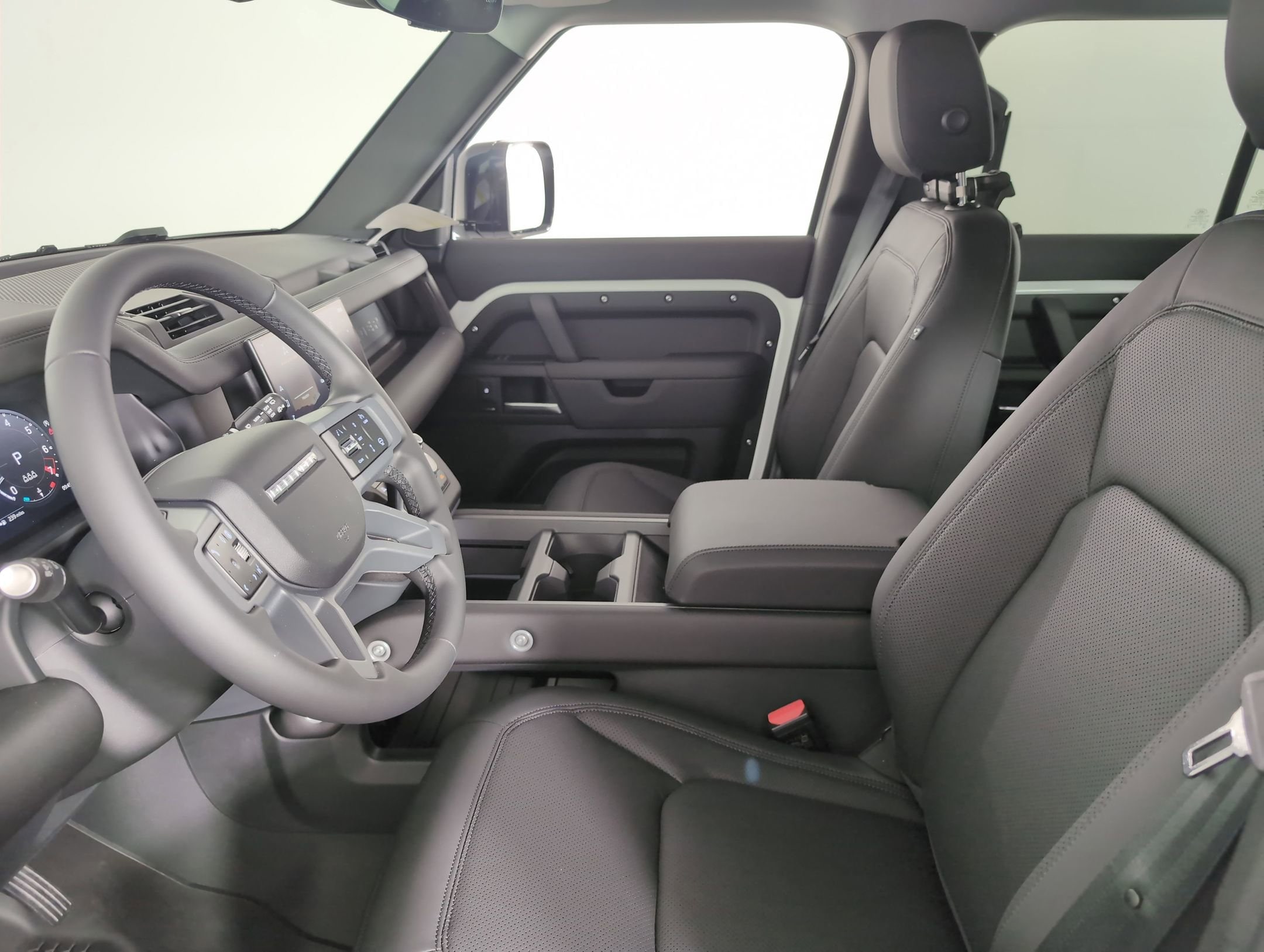 2025 Land Rover Defender 110 S photo 4