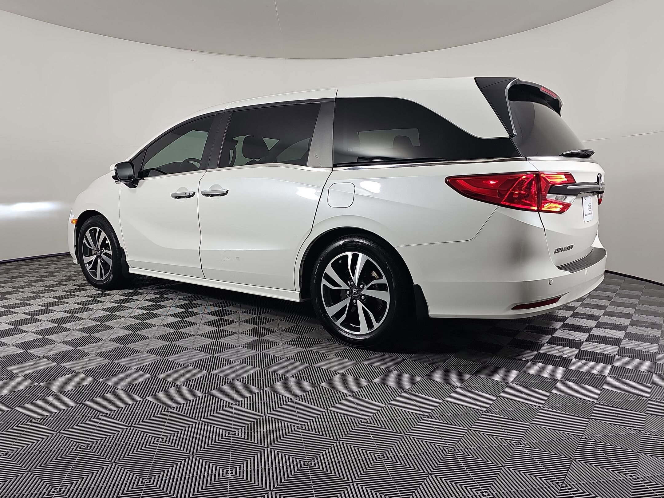 2021 Honda Odyssey Touring photo 3