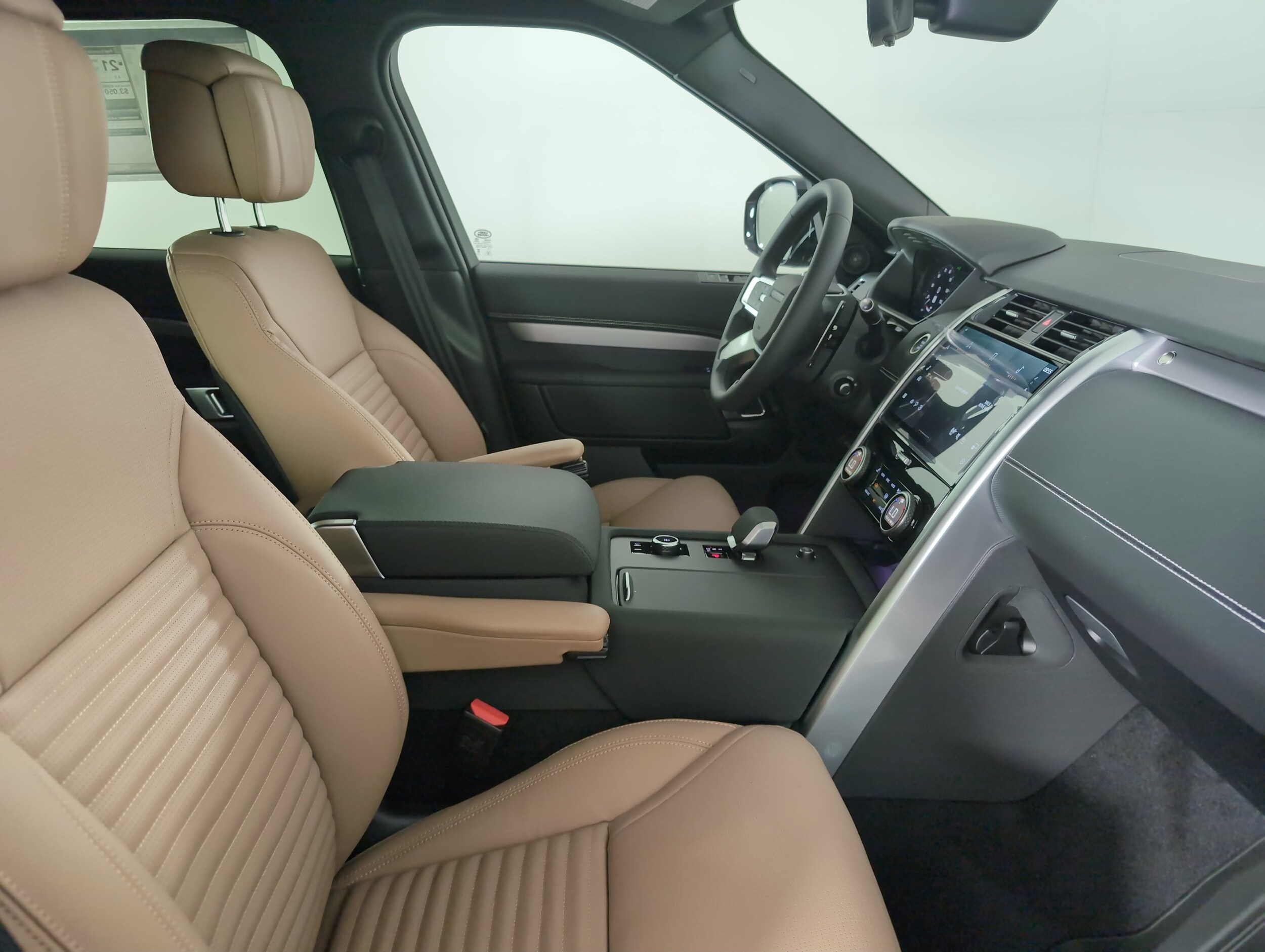 2025 Land Rover Discovery SE photo 3