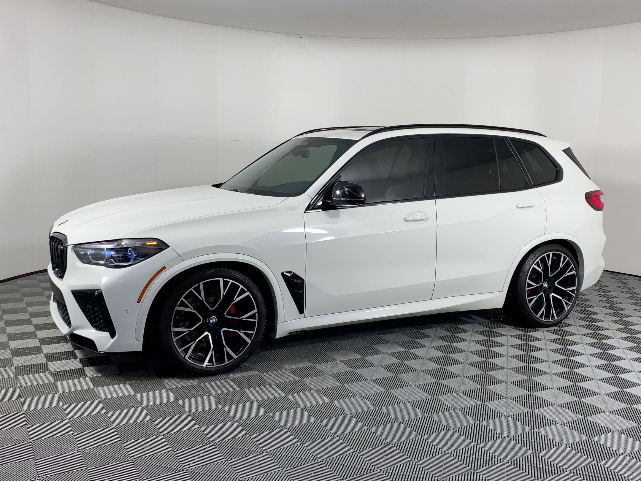 2022 BMW X5 M Base's photo