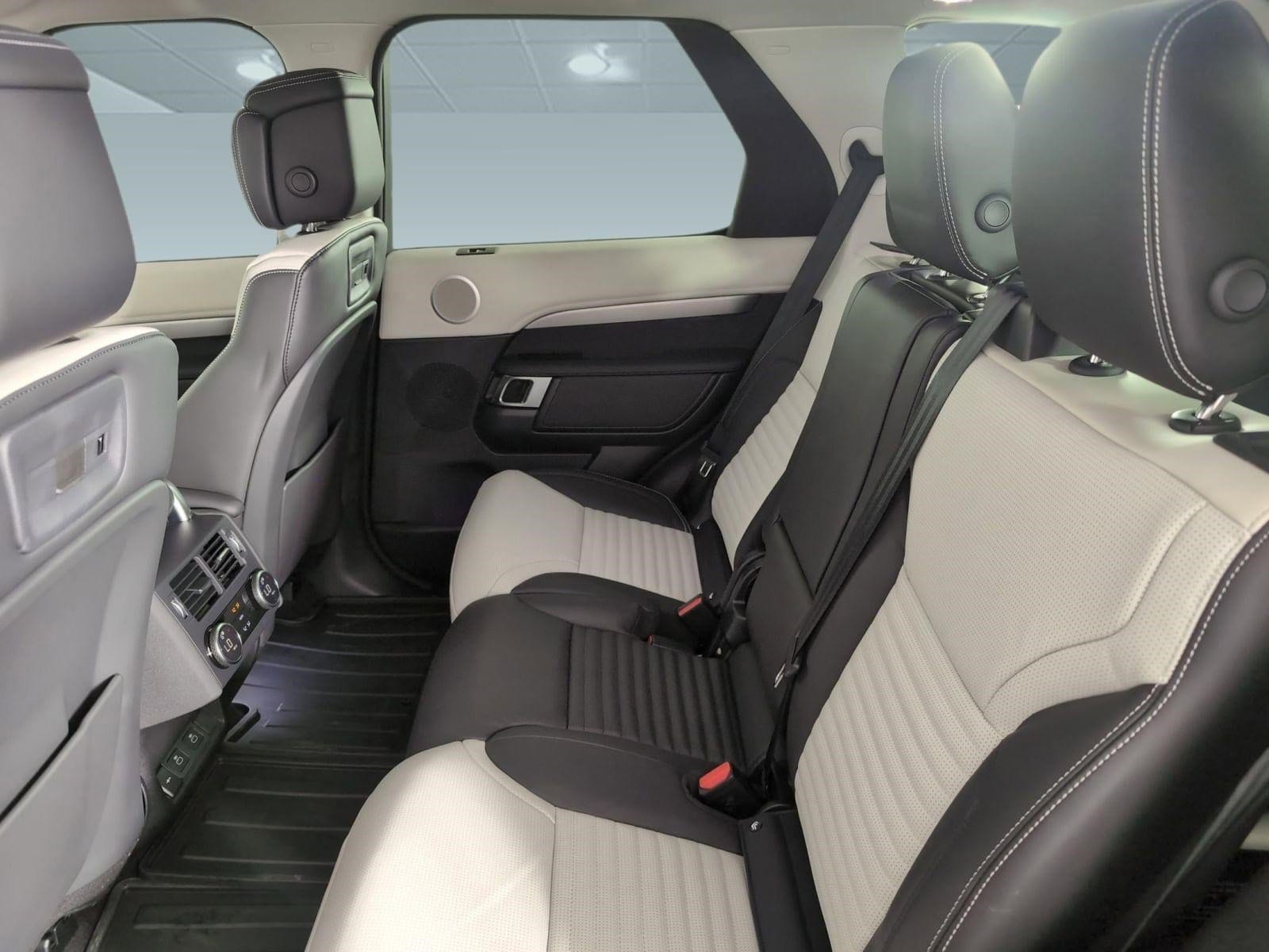 2025 Land Rover Discovery Dynamic SE - Photo 24