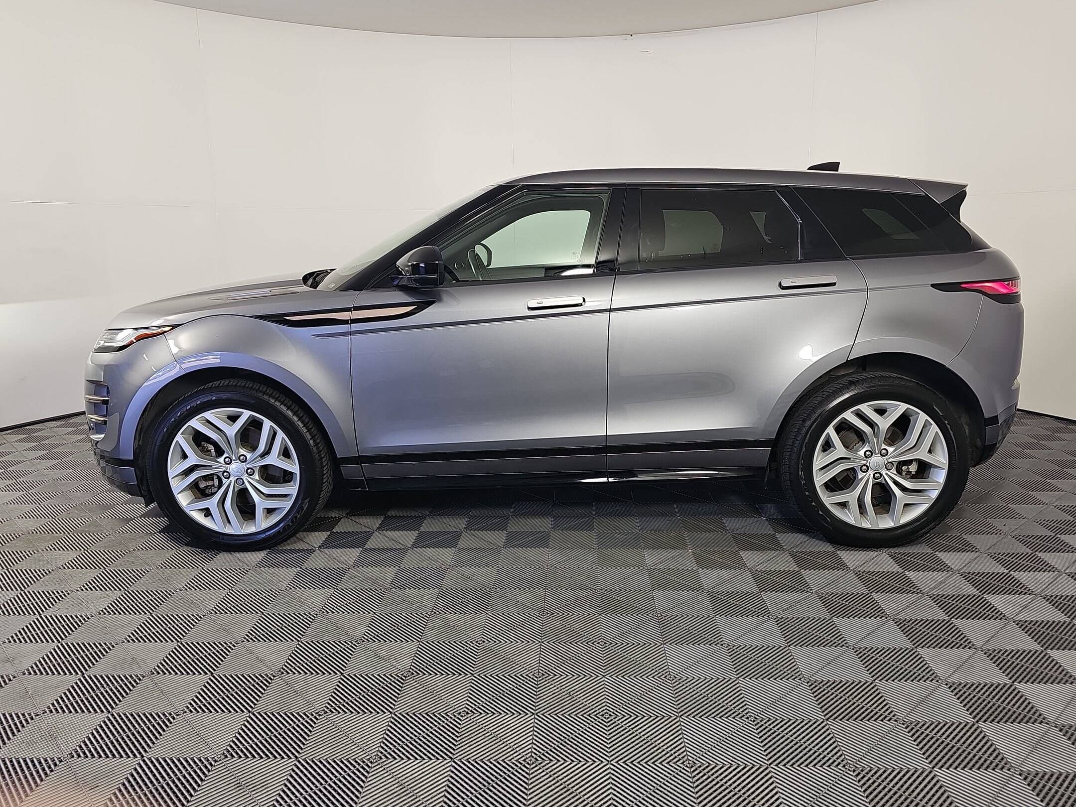 2022 Land Rover Range Rover Evoque R-Dynamic SE photo 2