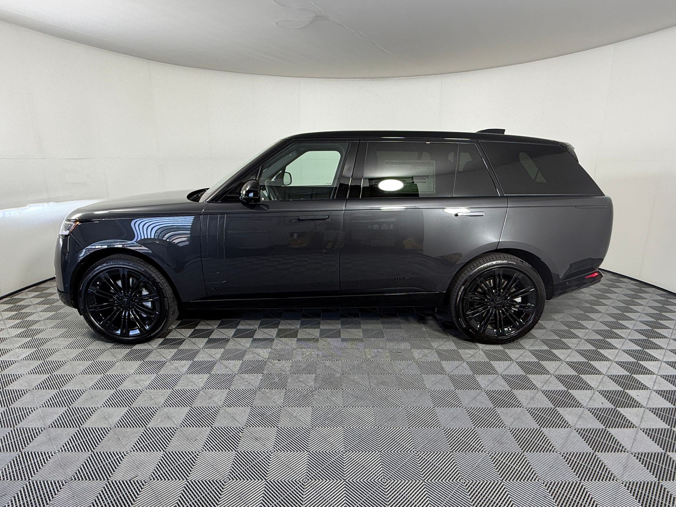 2026 Land Rover Range Rover P530 SE 7 Seat SUV