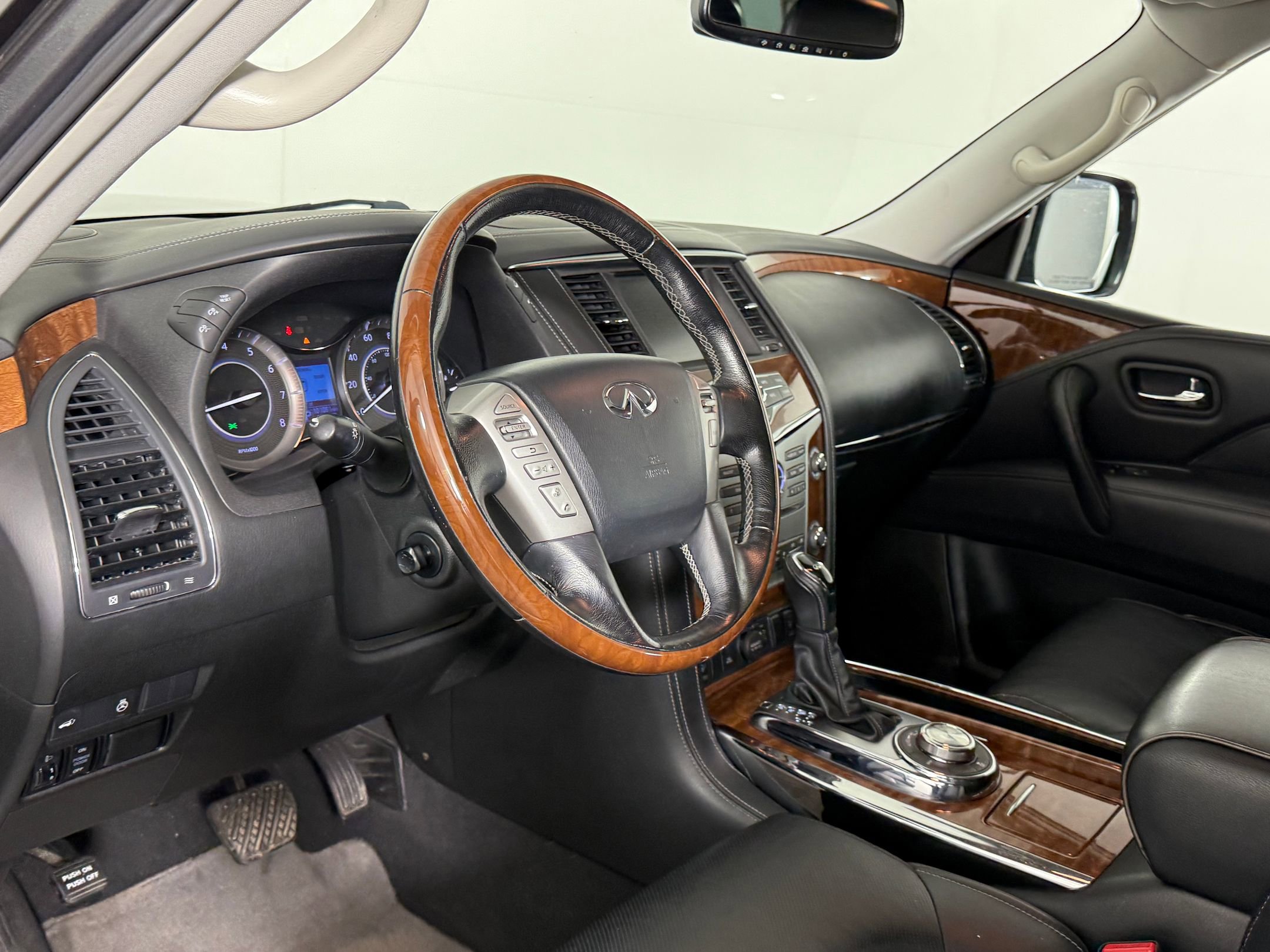 2018 Infiniti QX80 photo 3