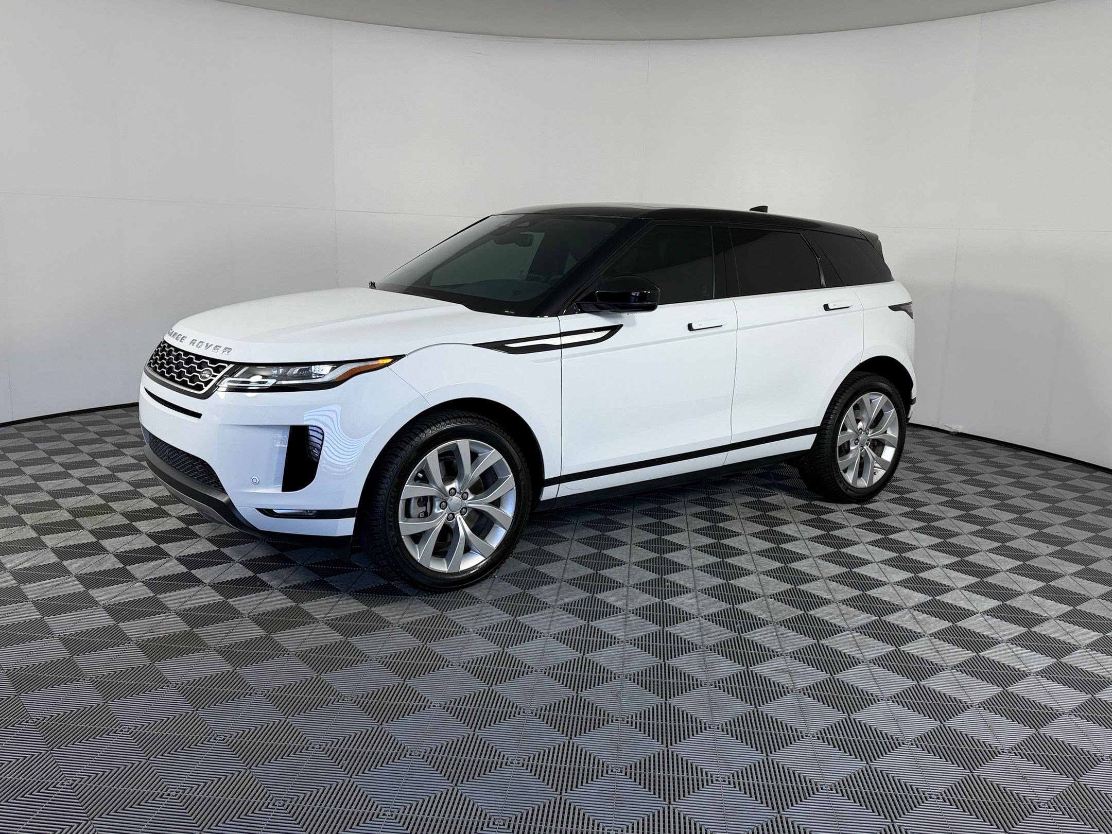 2022 Land Rover Range Rover Evoque SE's photo
