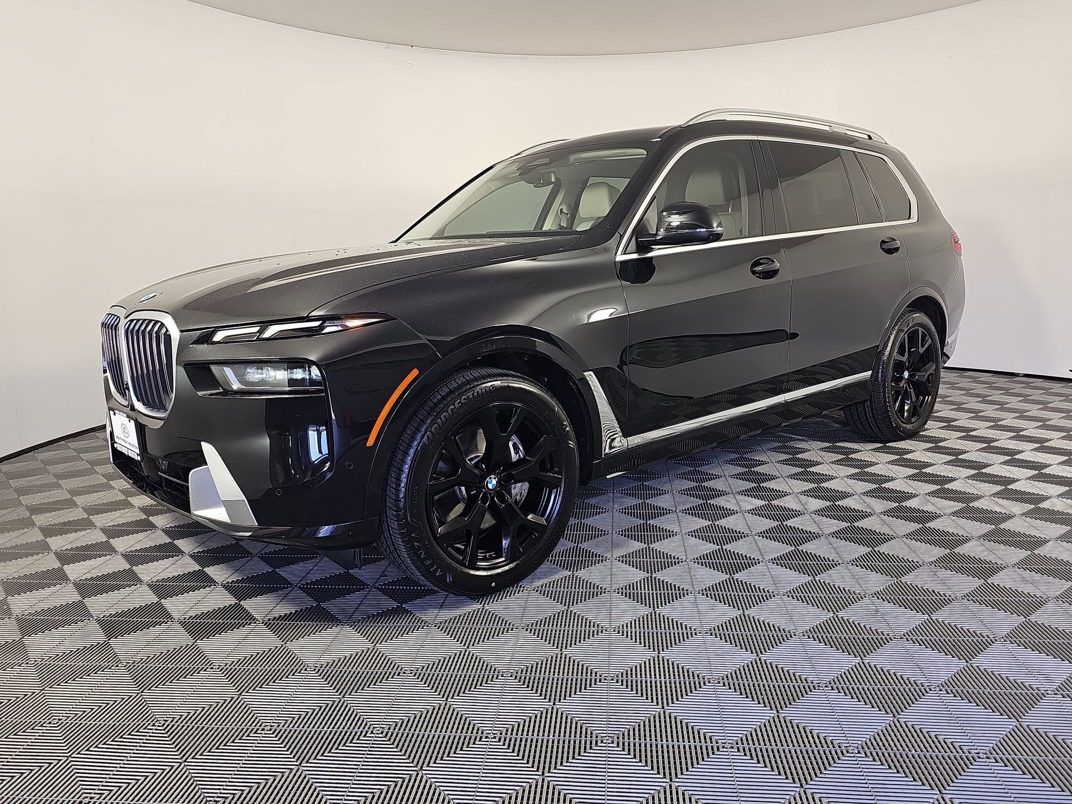 2023 BMW X7 40i's photo