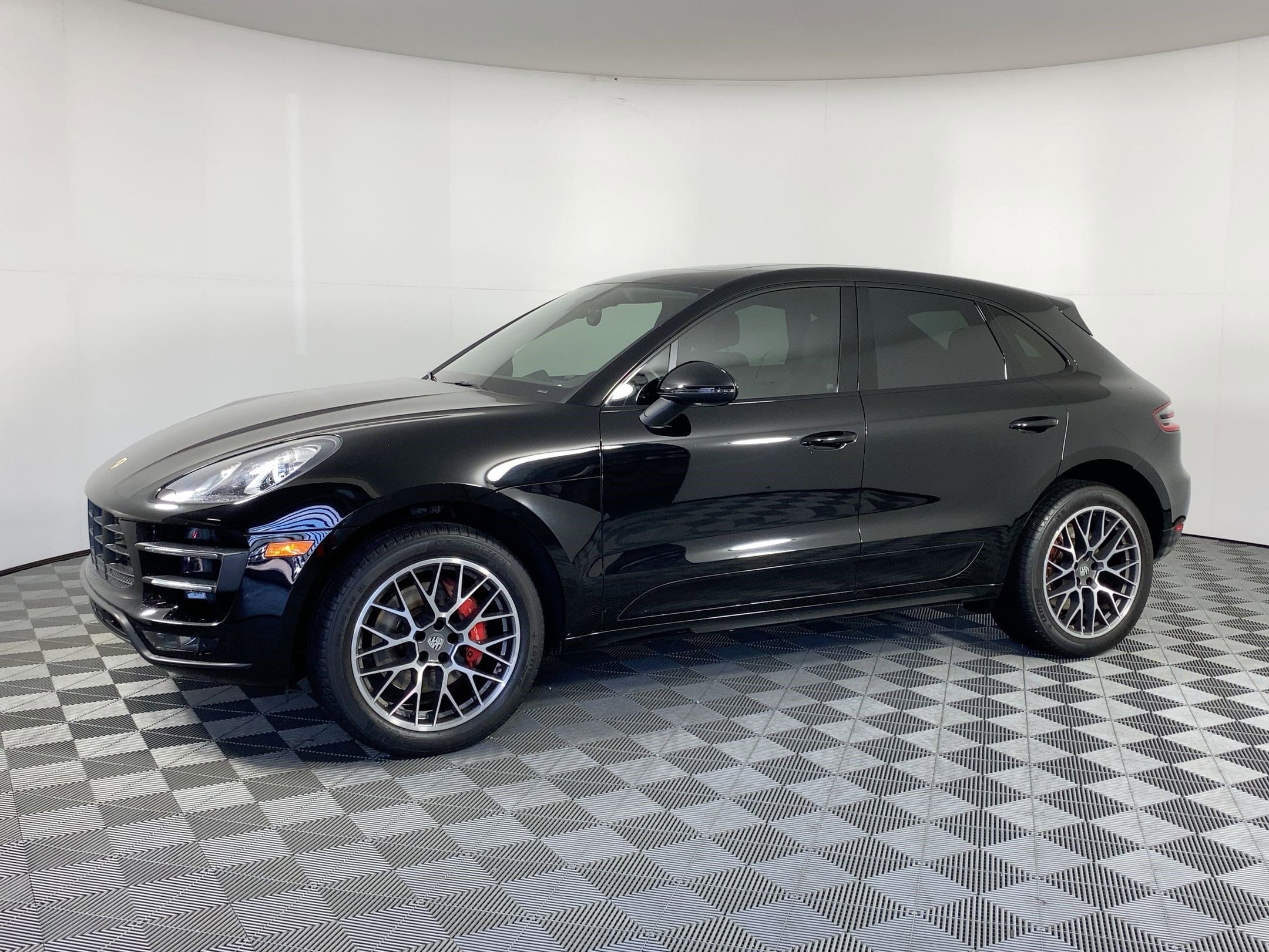 2018 Porsche Macan Turbo's photo