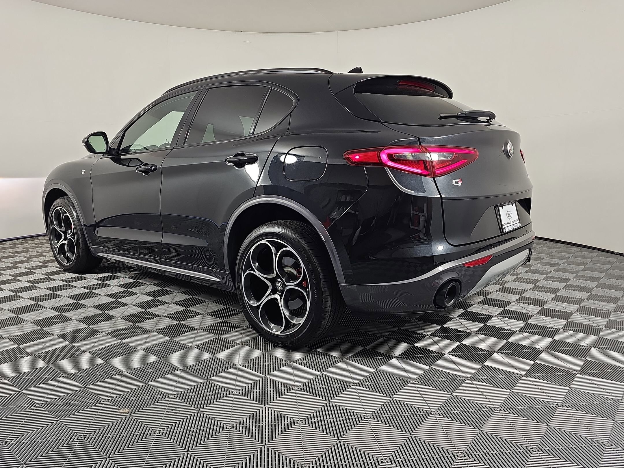 2022 Alfa Romeo Stelvio Ti photo 3