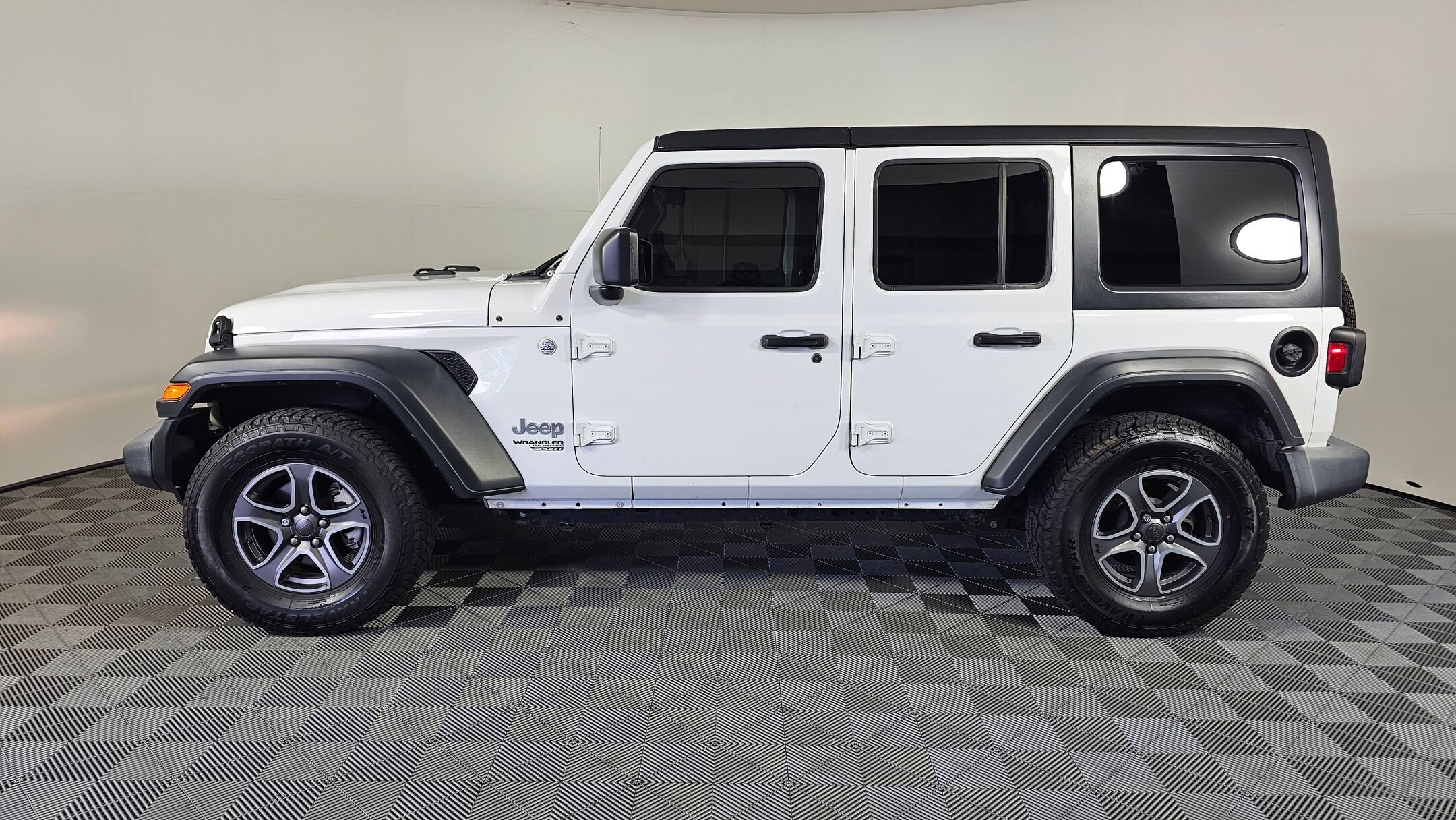 2018 Jeep Wrangler Unlimited Sport S photo 2