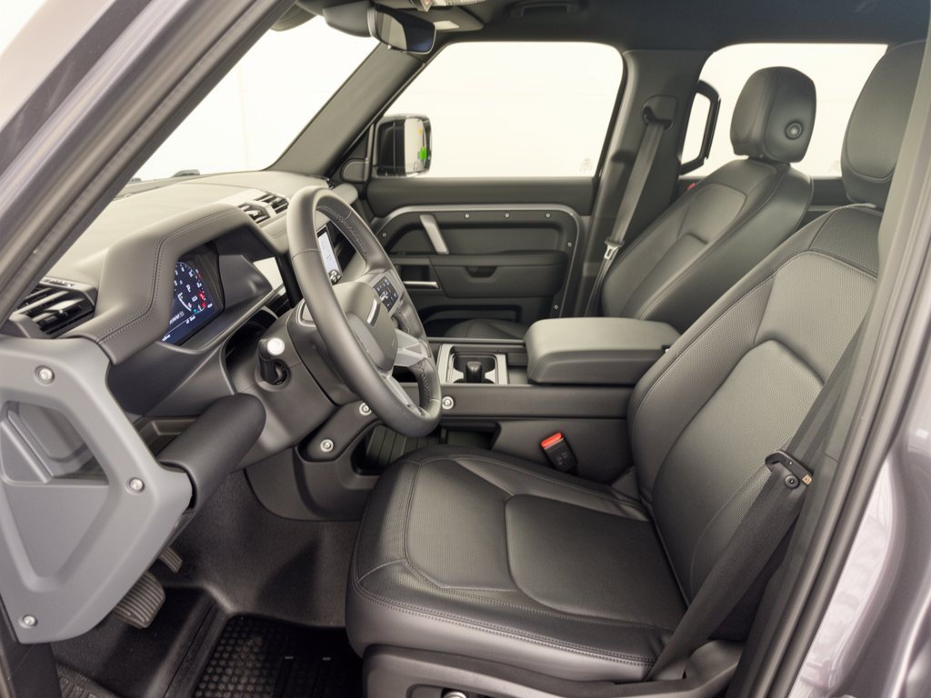 2024 Land Rover Defender X-Dynamic SE - Photo 5
