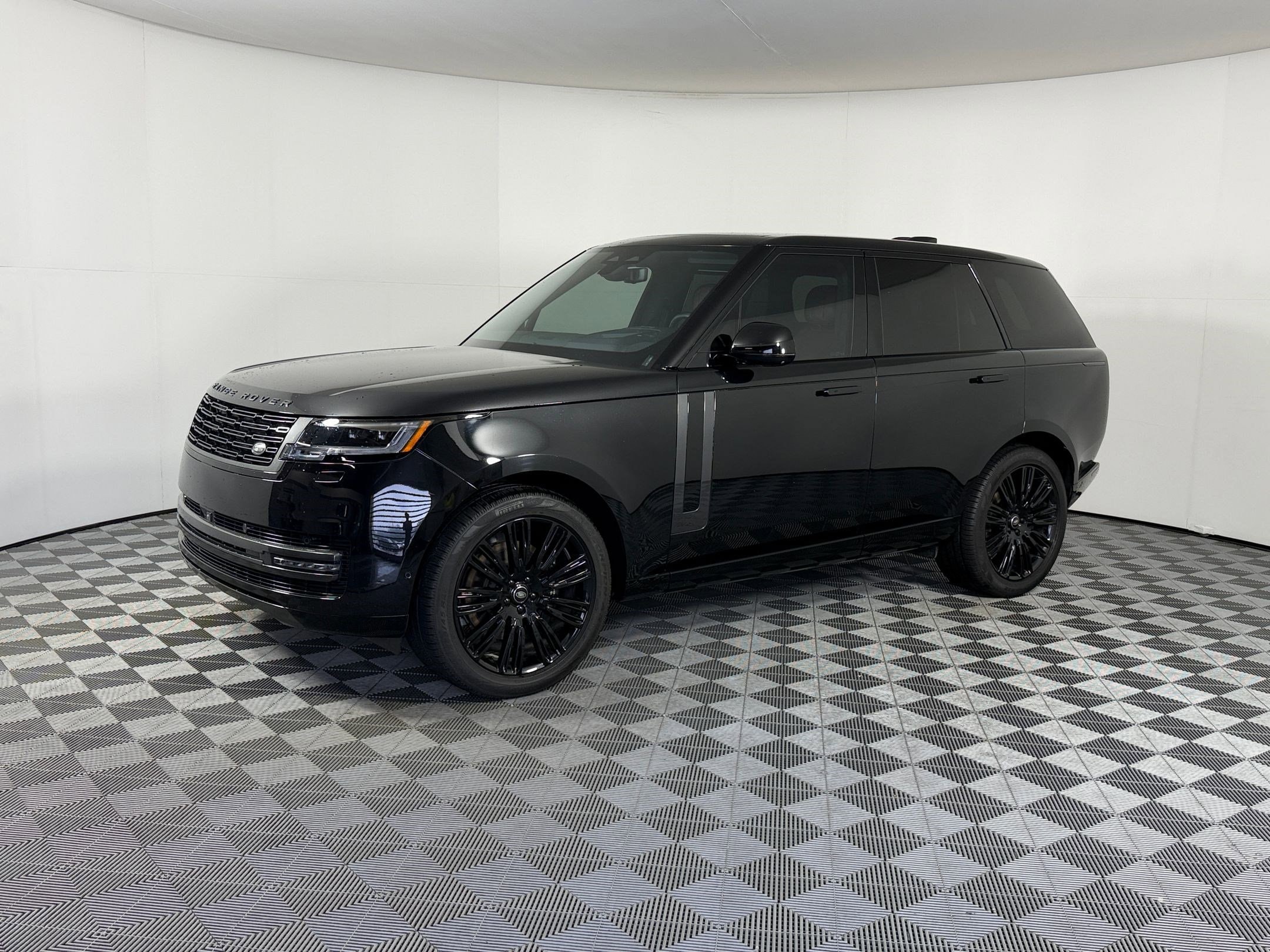 2023 Land Rover Range Rover 3.0 SE SWB's photo