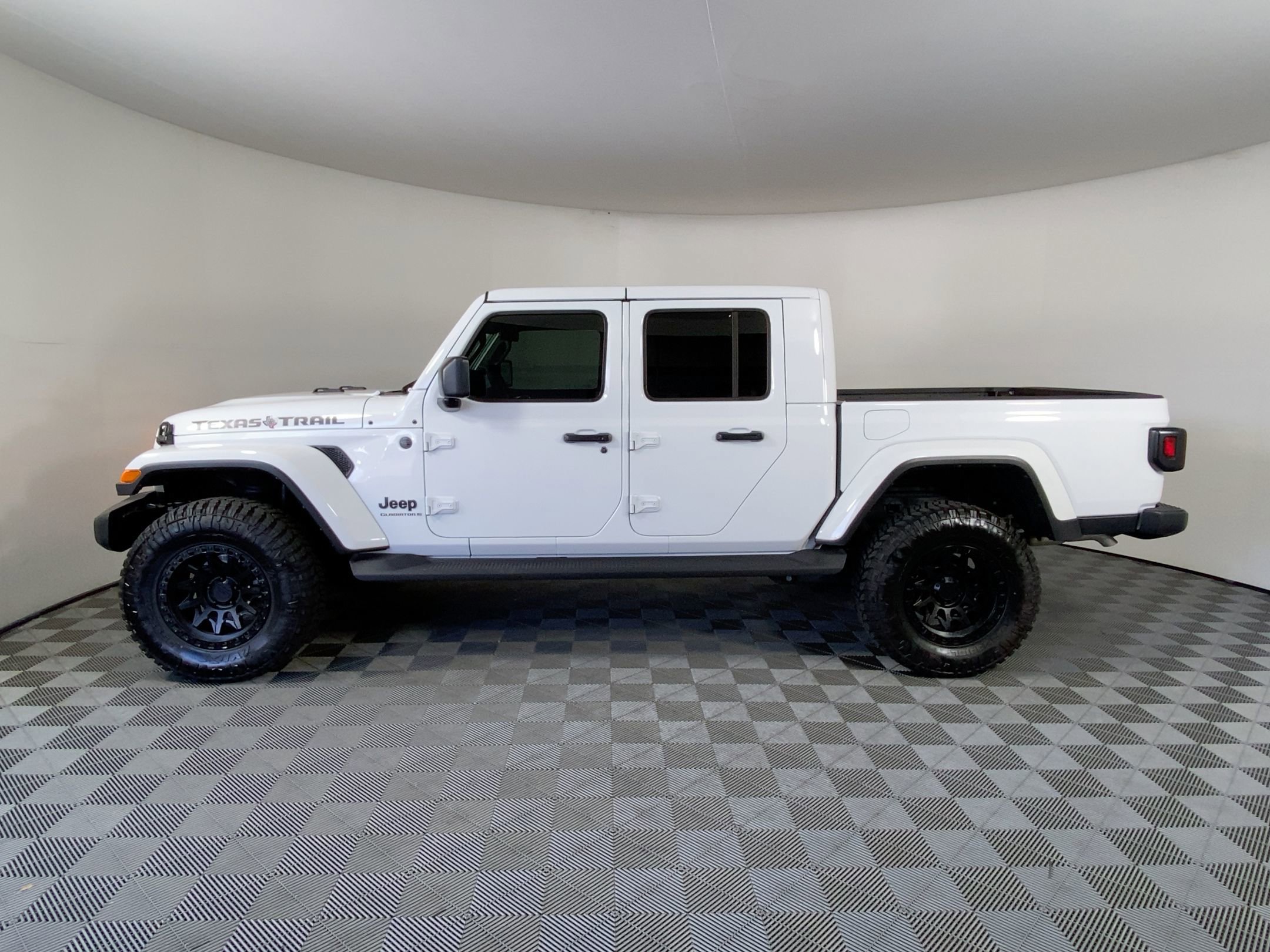 2025 Jeep Gladiator Texas Trail photo 2