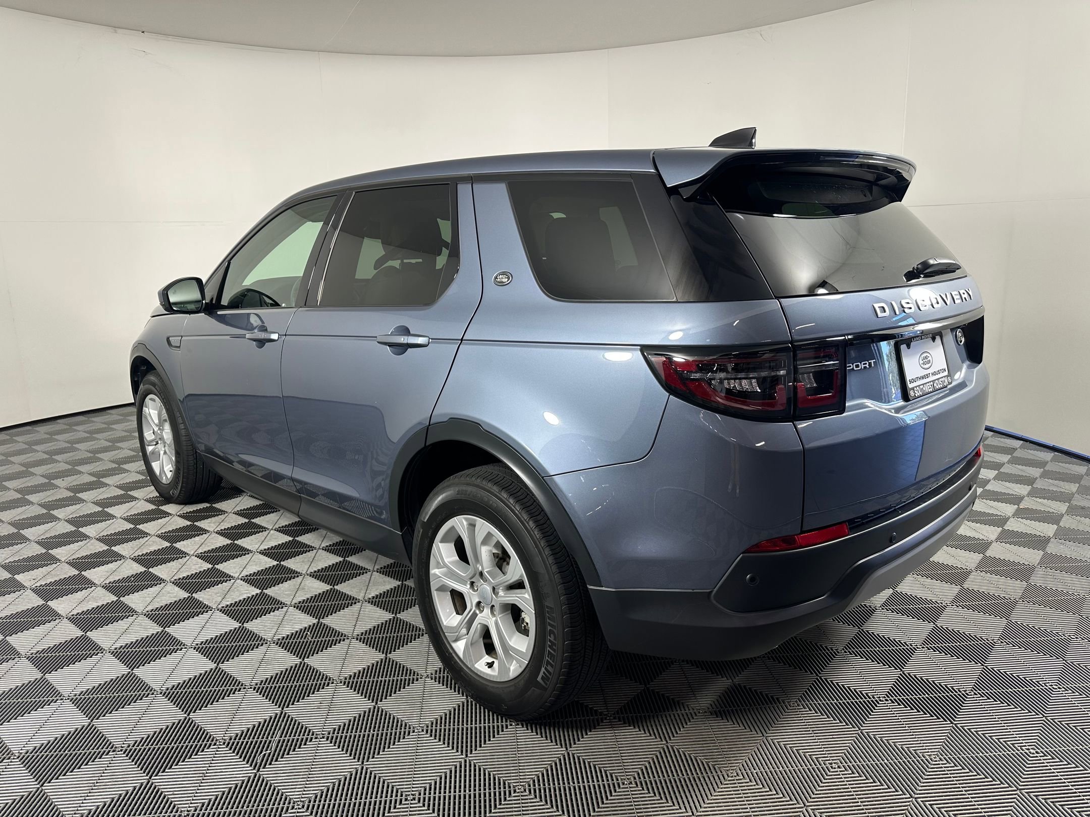 2023 Land Rover Discovery Sport S photo 2