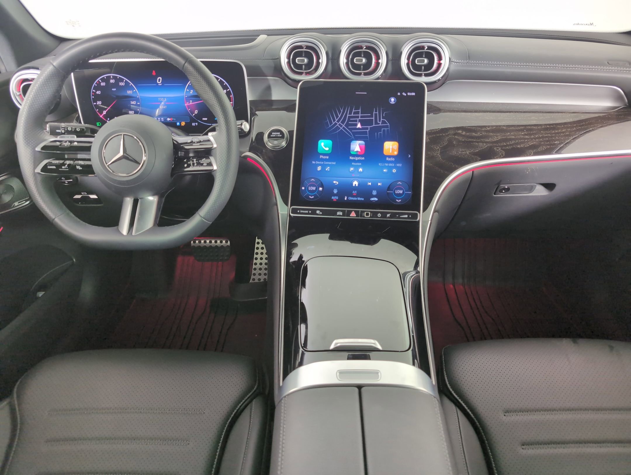2025 Mercedes Benz GLC 300 4MATIC photo 3