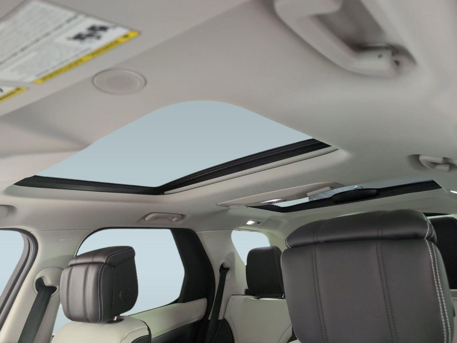 2025 Land Rover Discovery Dynamic SE - Photo 14