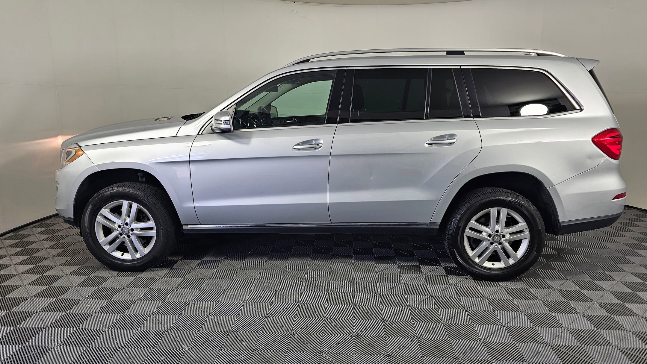 2016 Mercedes Benz GL 450 photo 2