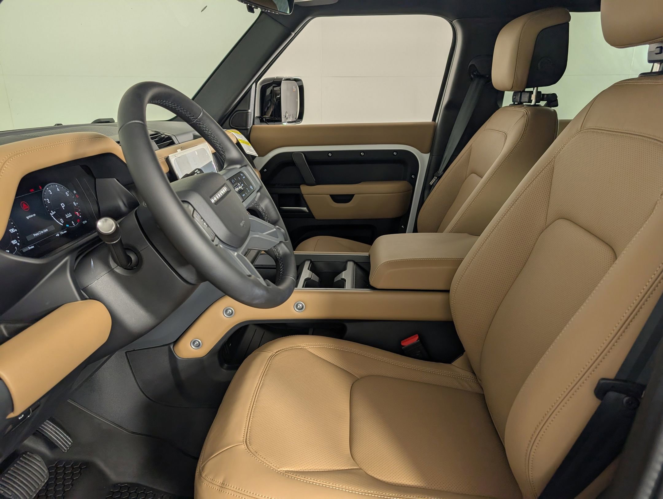 2025 Land Rover Defender 110 S photo 4