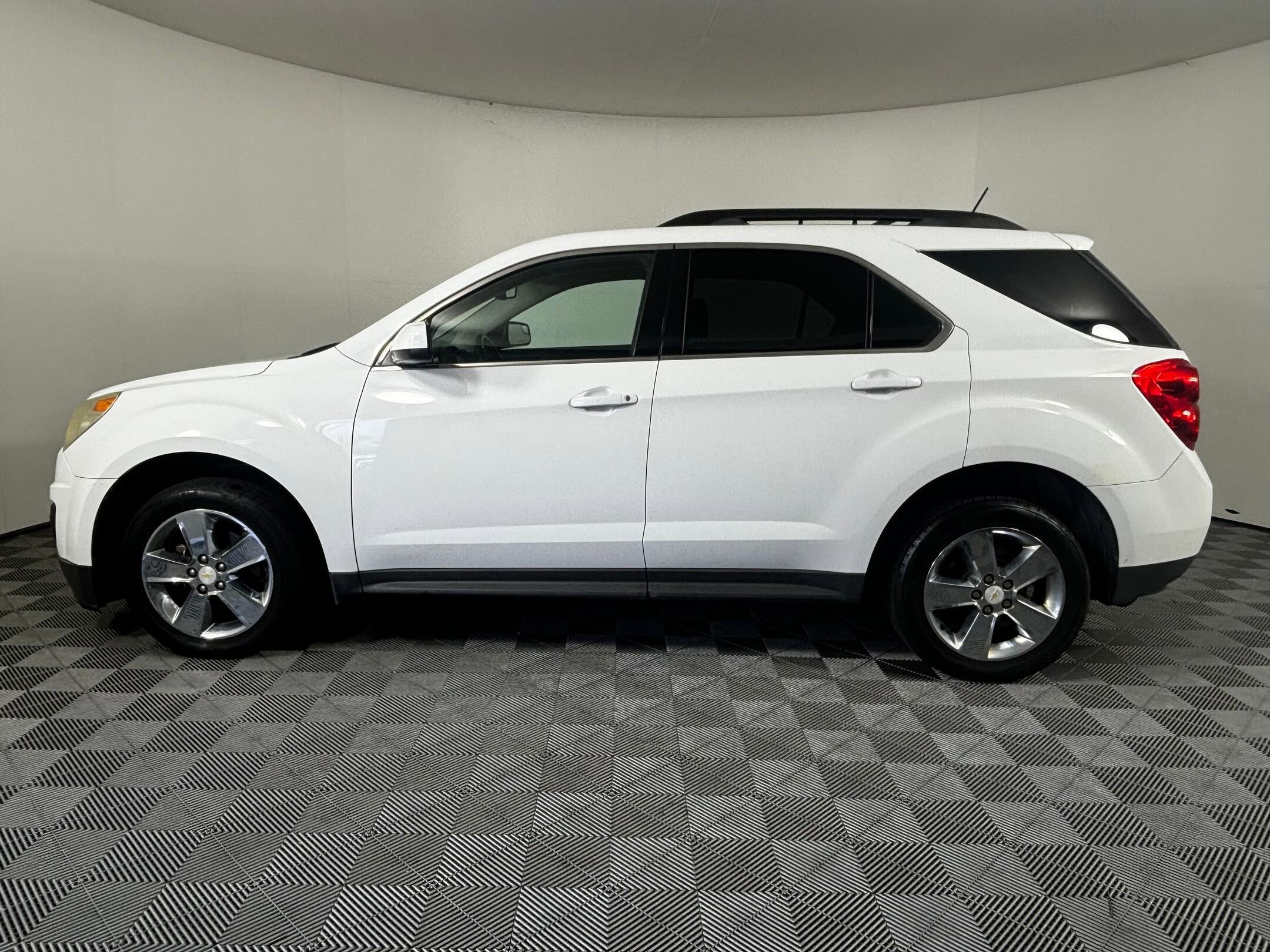 2013 Chevrolet Equinox LT photo 2