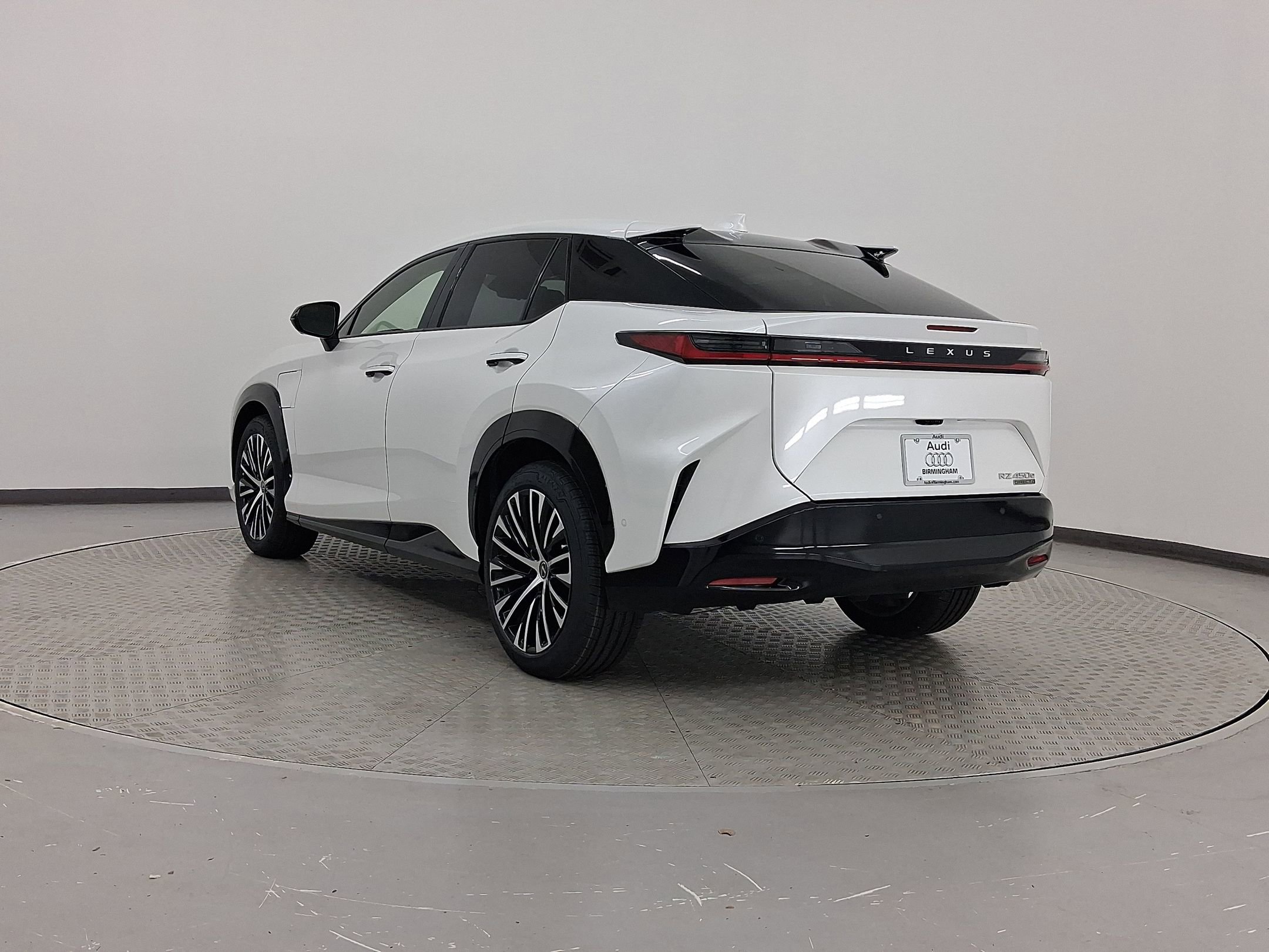 2023 Lexus RZ 450e Luxury photo 3