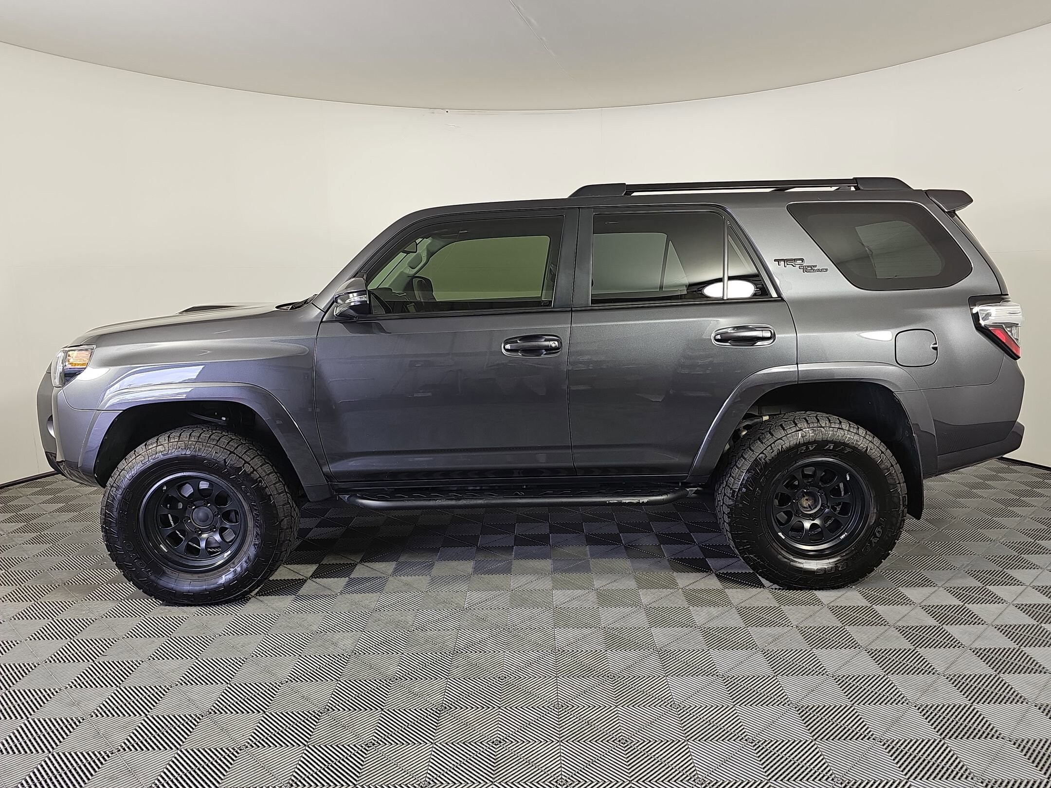 2020 Toyota 4Runner TRD Premium photo 2