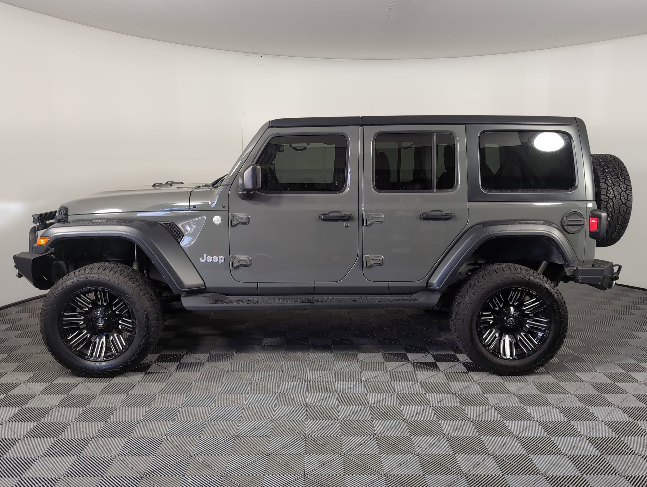 2019 Jeep Wrangler Unlimited Sport S photo 2