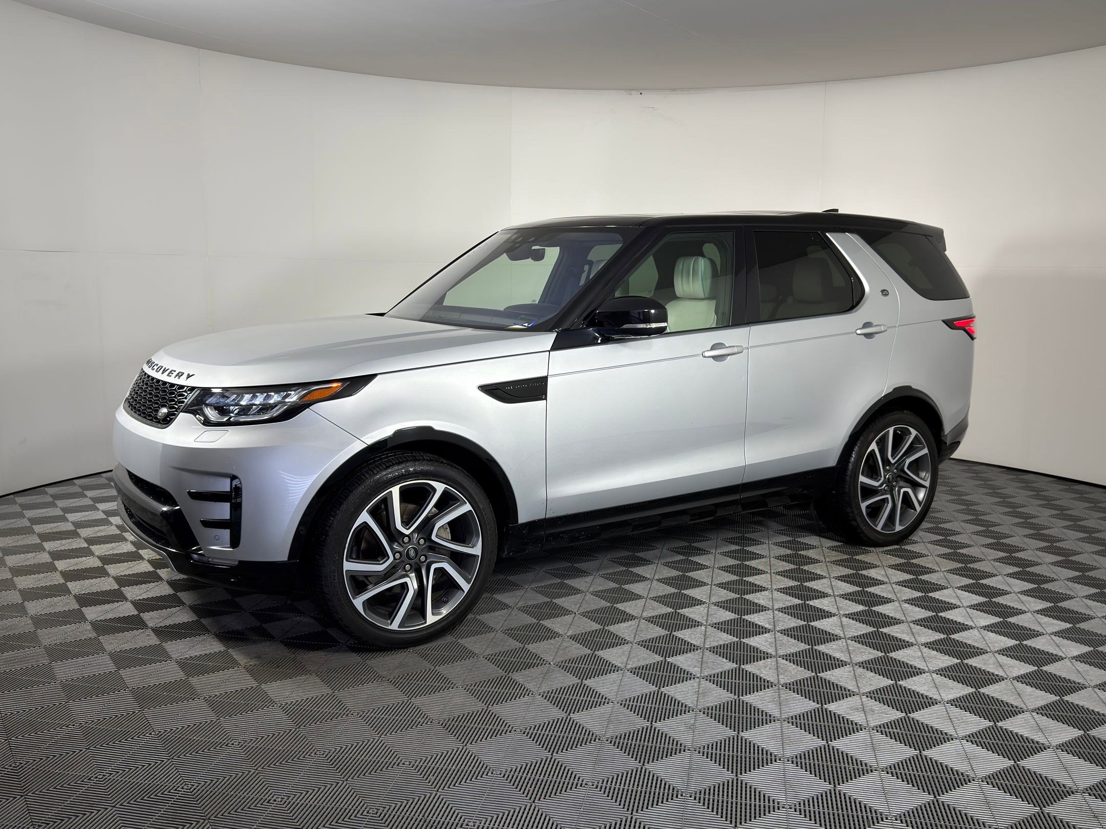 2020 Land Rover Discovery HSE LUX