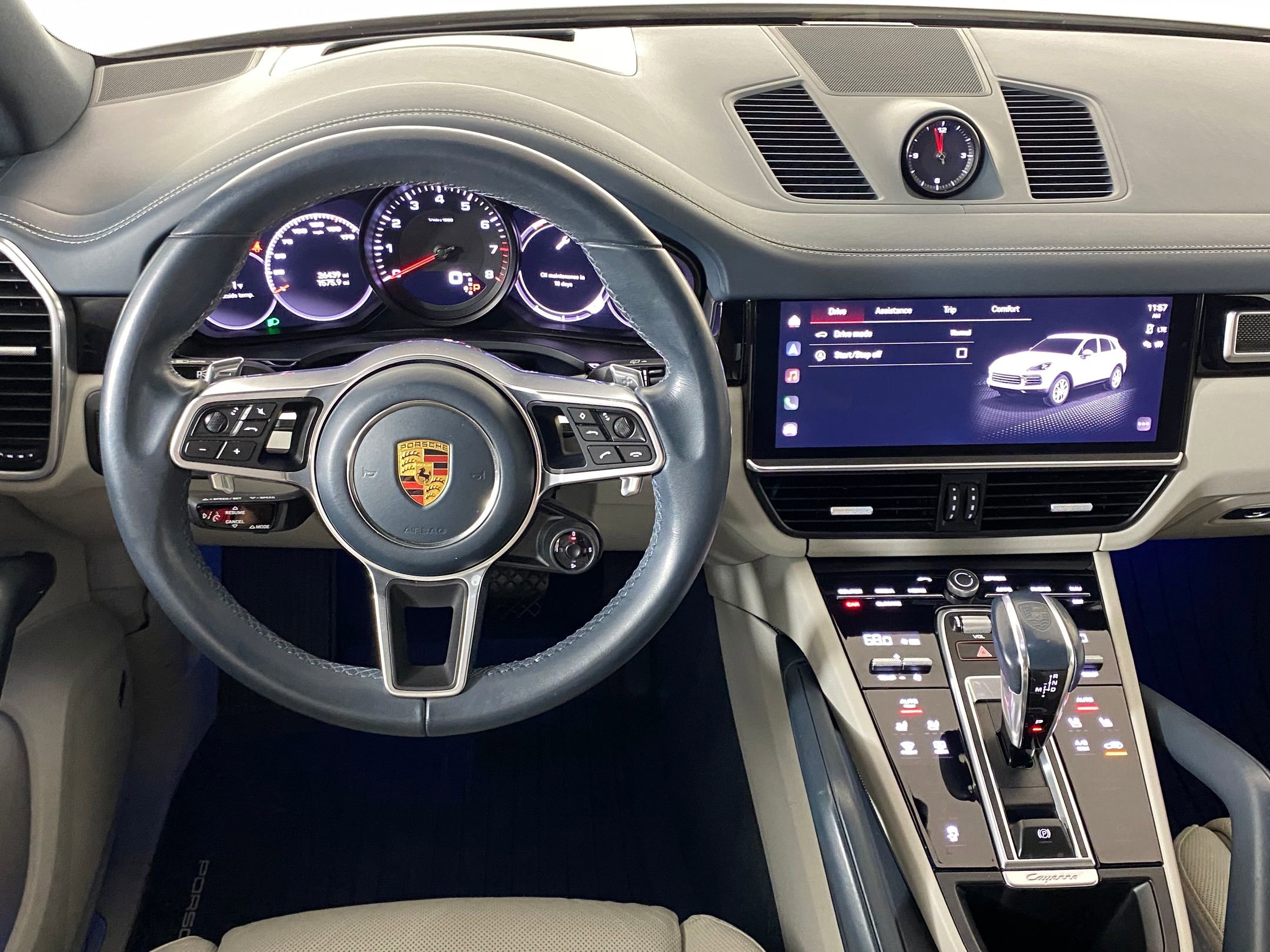 2023 Porsche Cayenne Platinum Edition photo 3