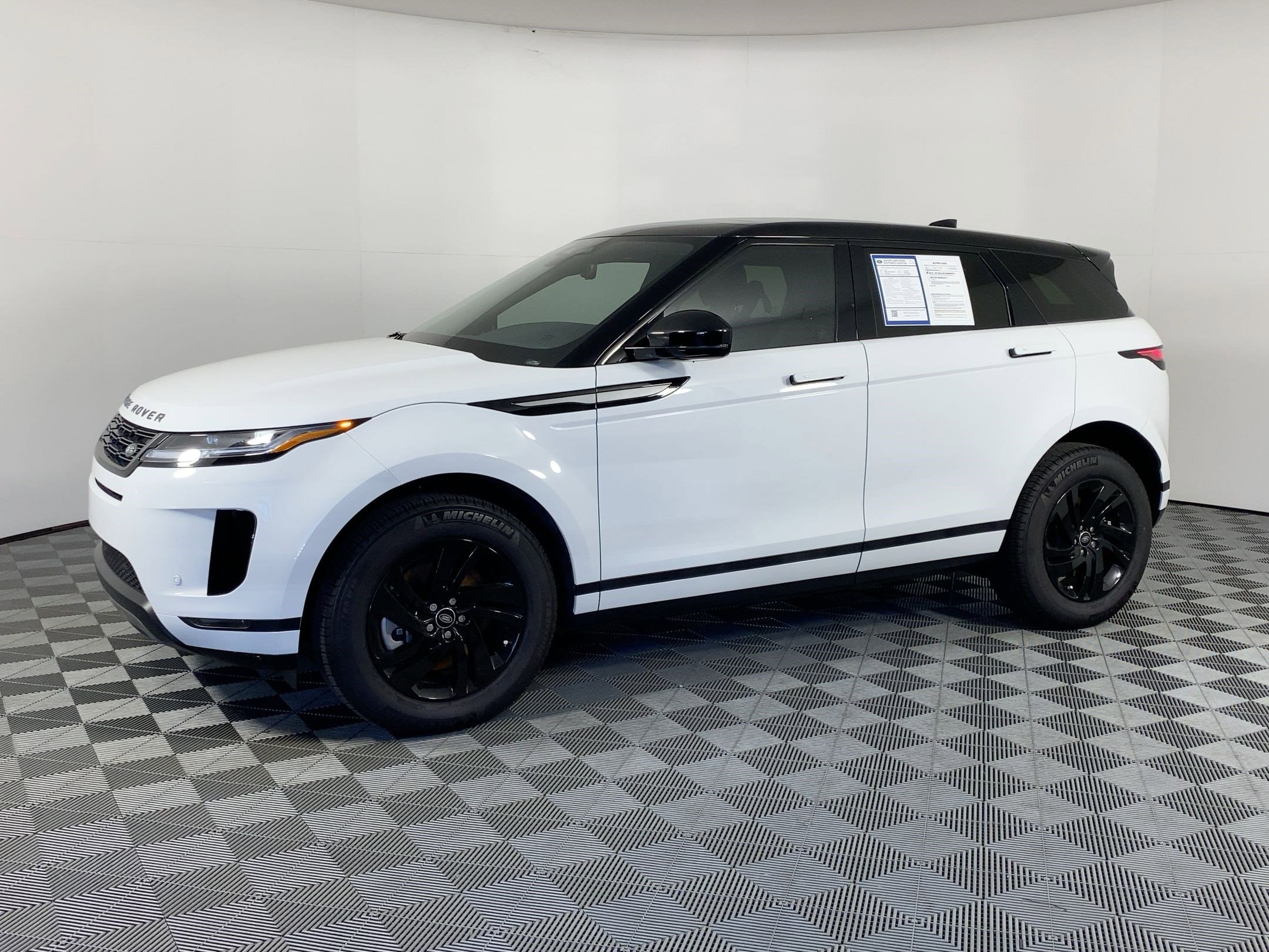 2026 Land Rover Range Rover Evoque S's photo