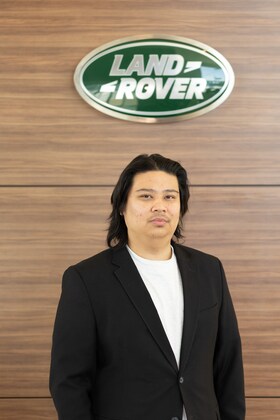 Staff member Larry Nguyen from ID_27bf49