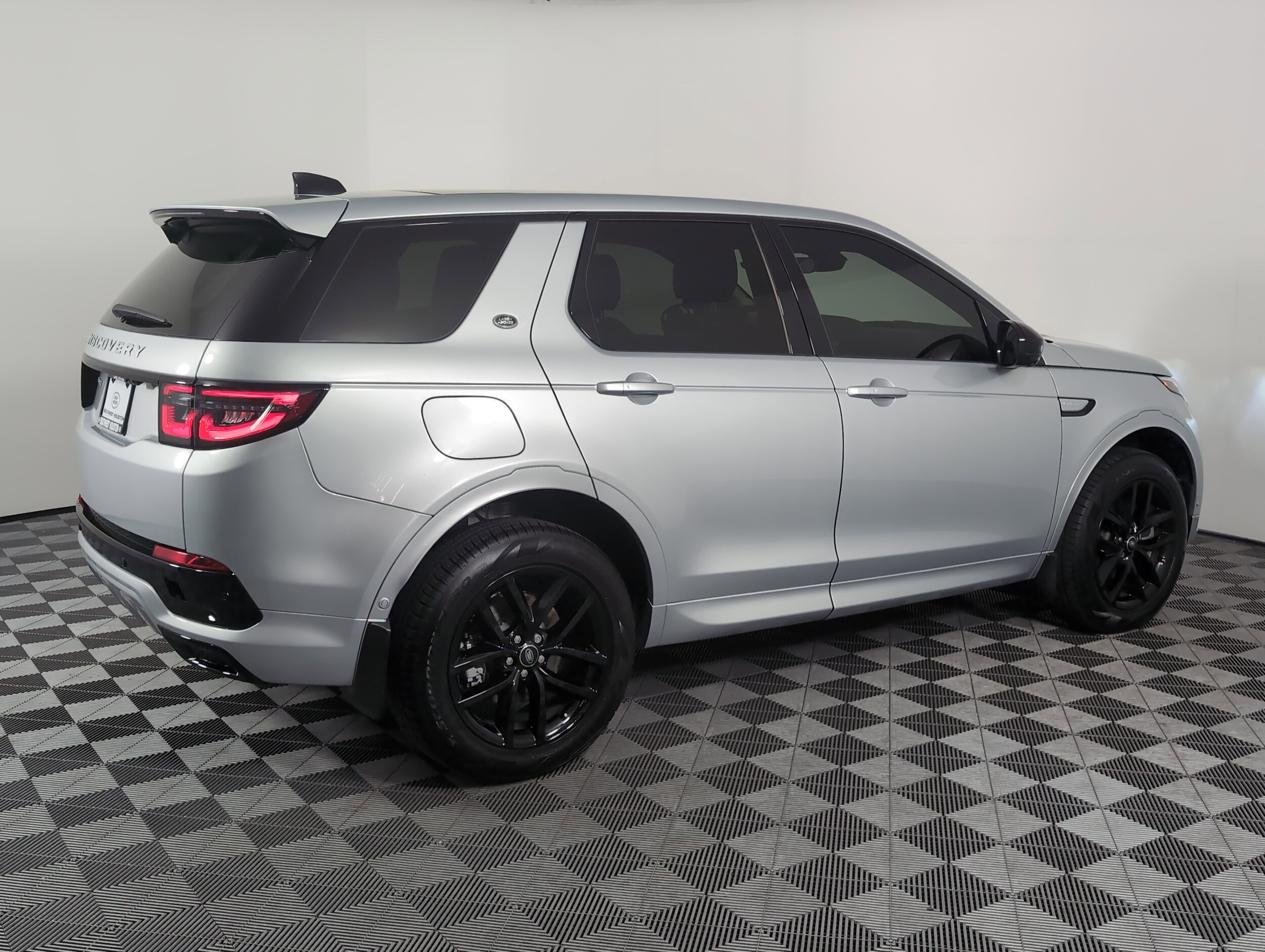 2025 Land Rover Discovery Sport S photo 2