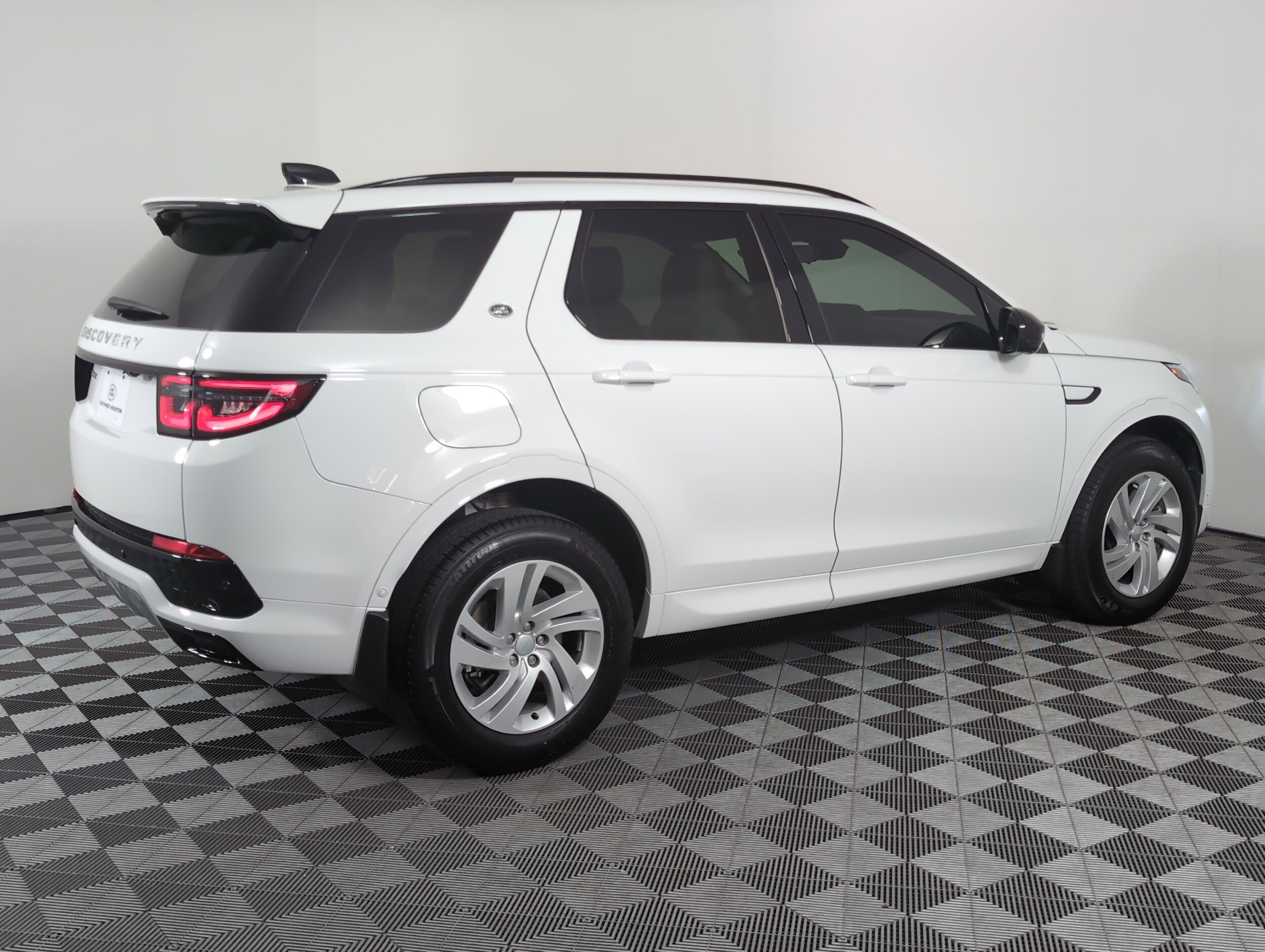 2025 Land Rover Discovery Sport S photo 2