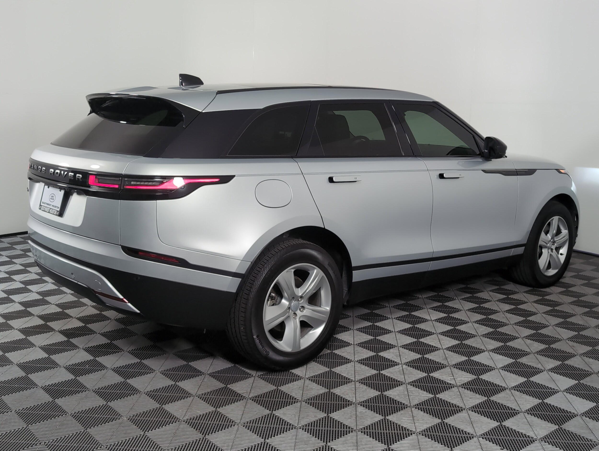 2025 Land Rover Range Rover Velar S photo 2