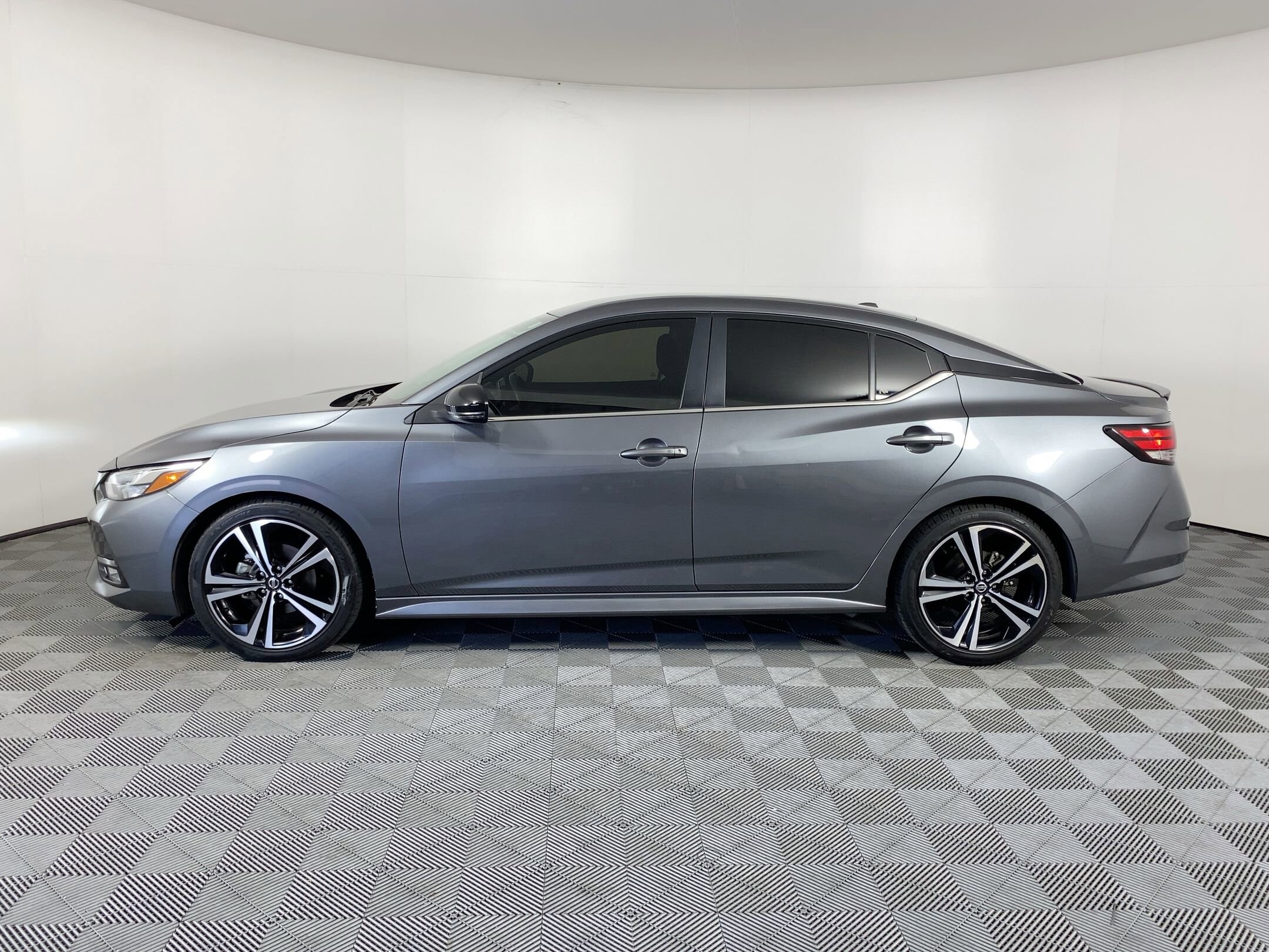 2021 Nissan Sentra SR photo 2