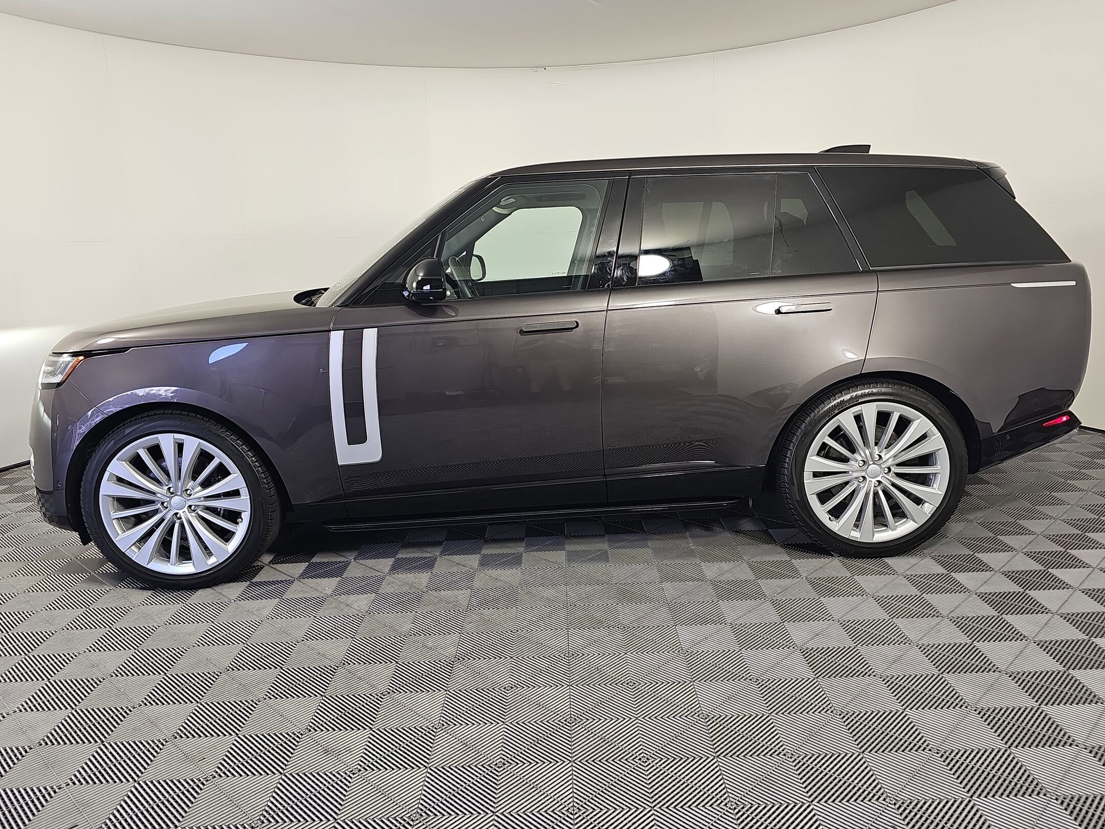2023 Land Rover Range Rover First Edition photo 2