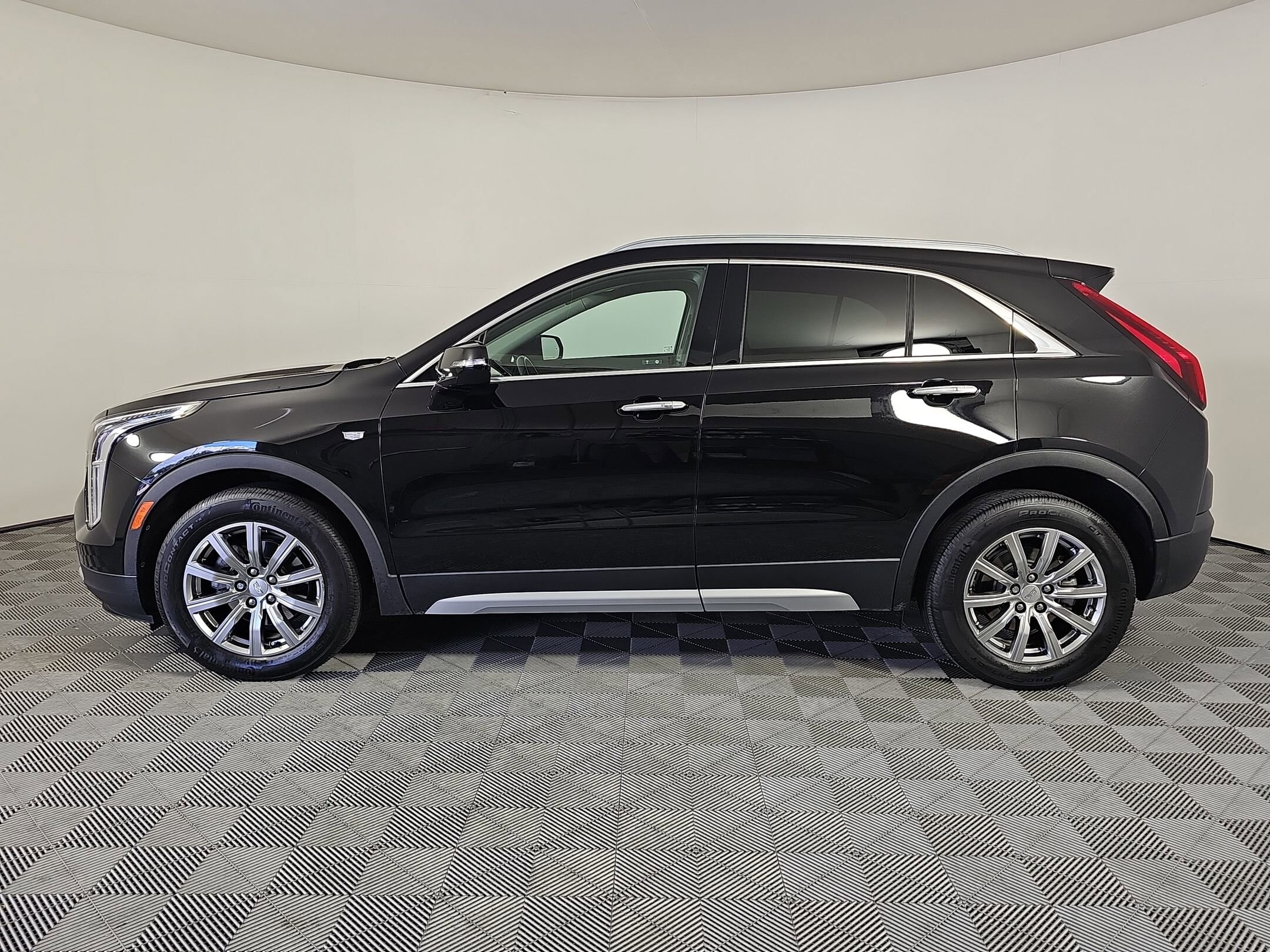 2021 Cadillac XT4 Premium Luxury photo 2